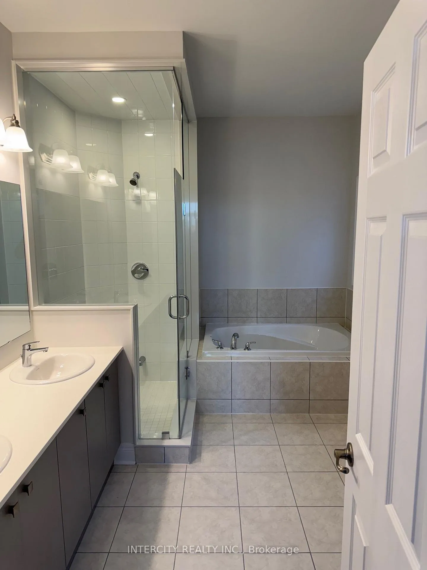 Photo 9 of 6 Keyworth Crescent, Brampton, Sandringham-Wellington North — HOMEH