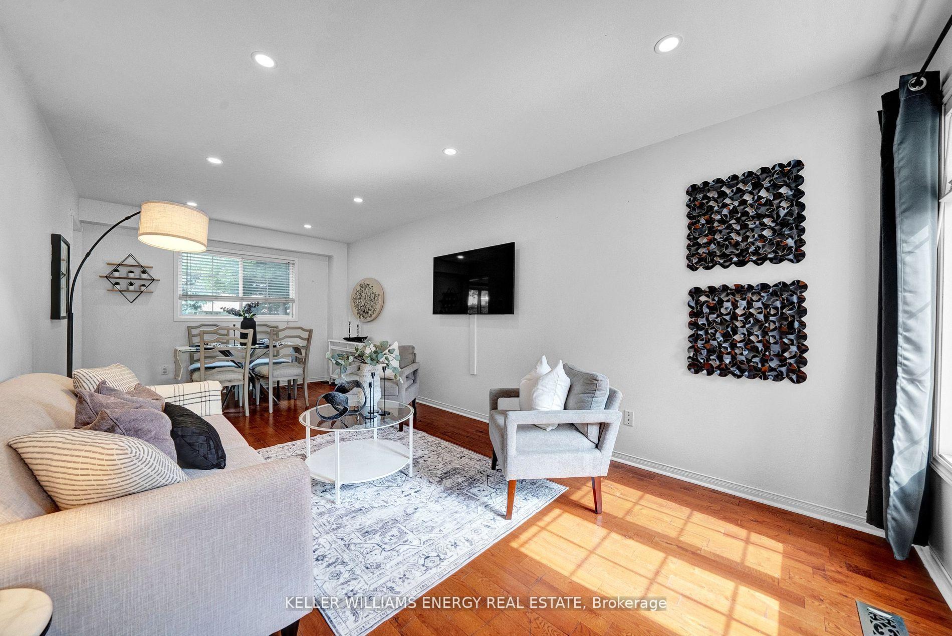 Photo 7 of 34 Hogan Crescent, Clarington, Bowmanville — HOMEH