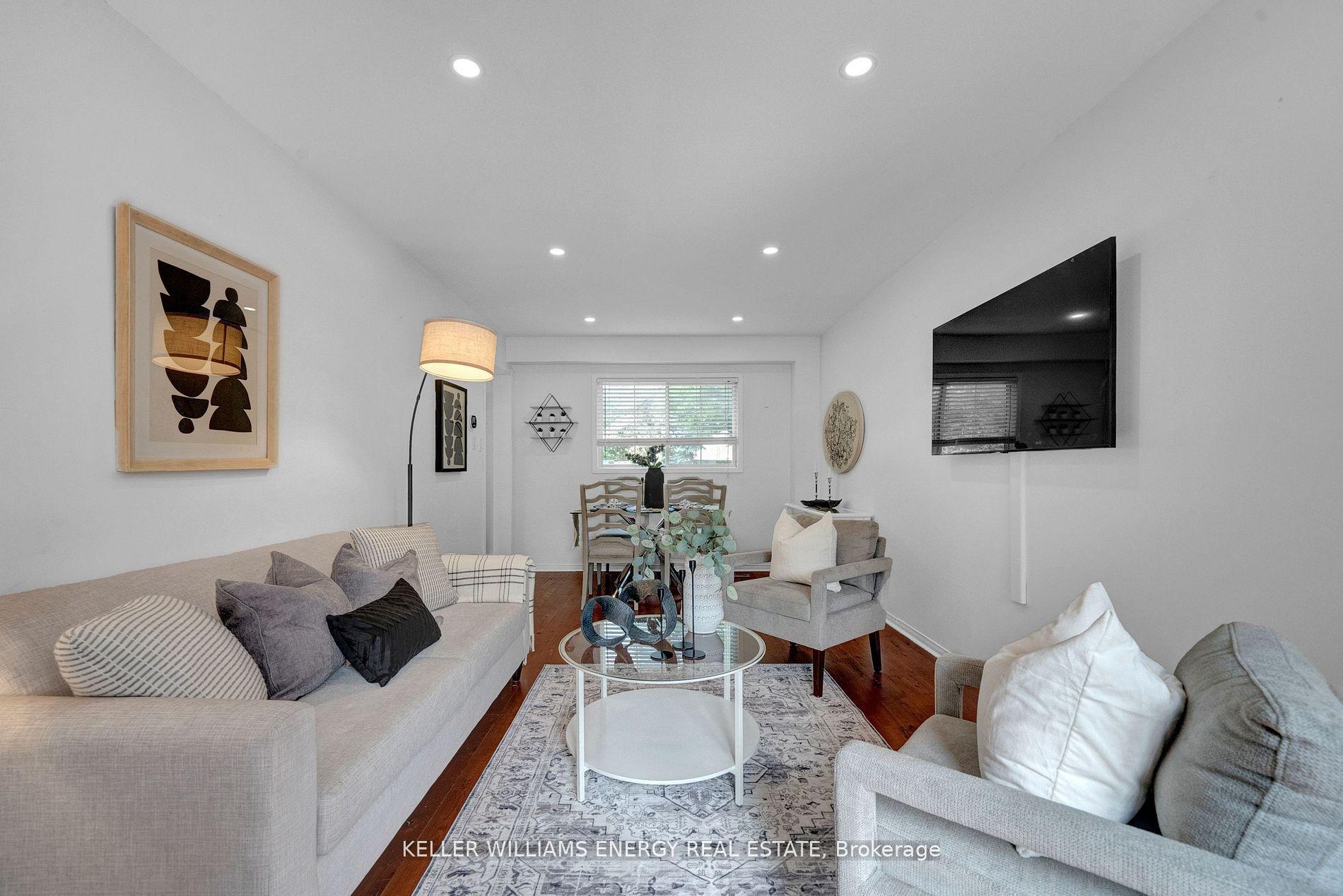 Photo 8 of 34 Hogan Crescent, Clarington, Bowmanville — HOMEH
