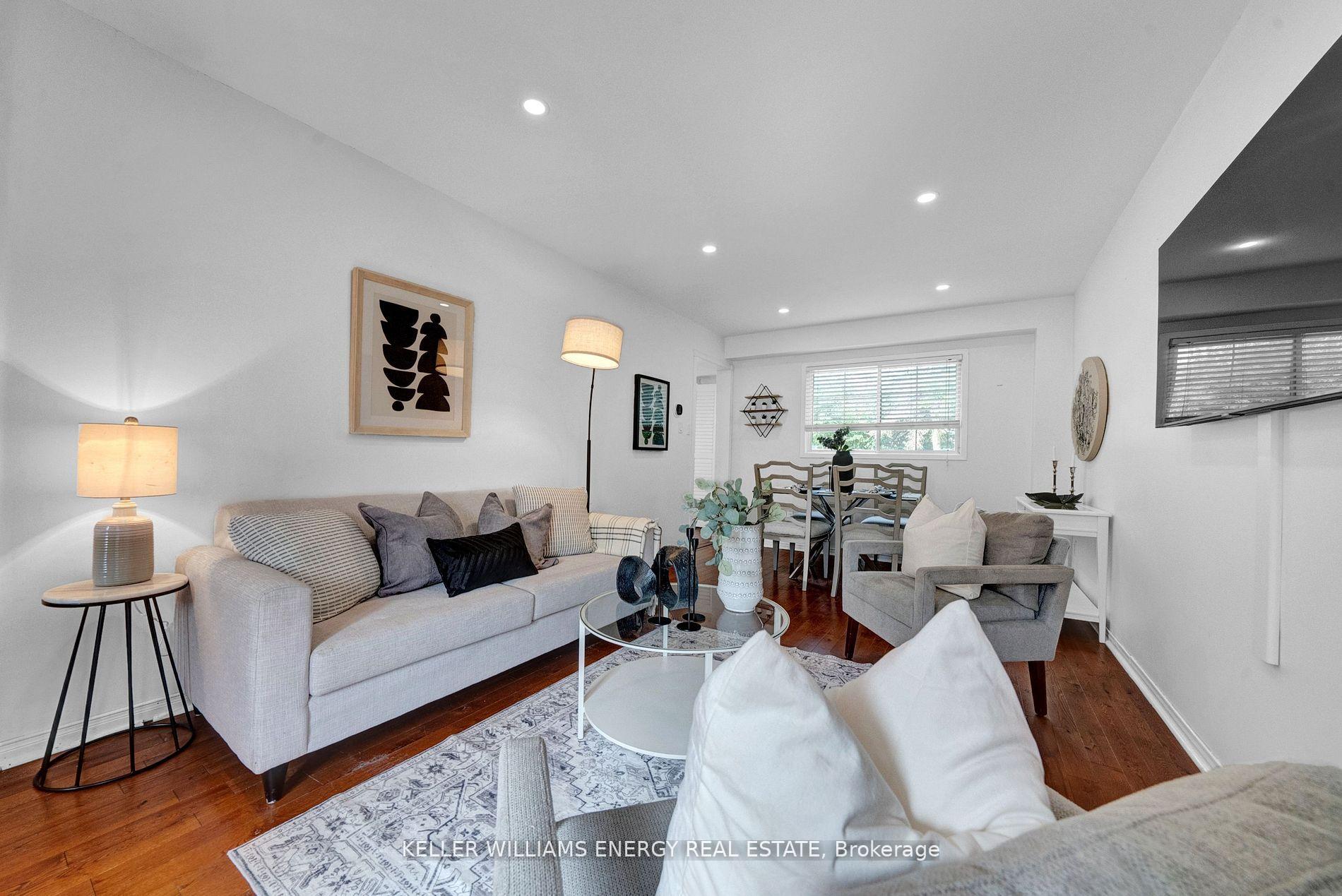 Photo 9 of 34 Hogan Crescent, Clarington, Bowmanville — HOMEH