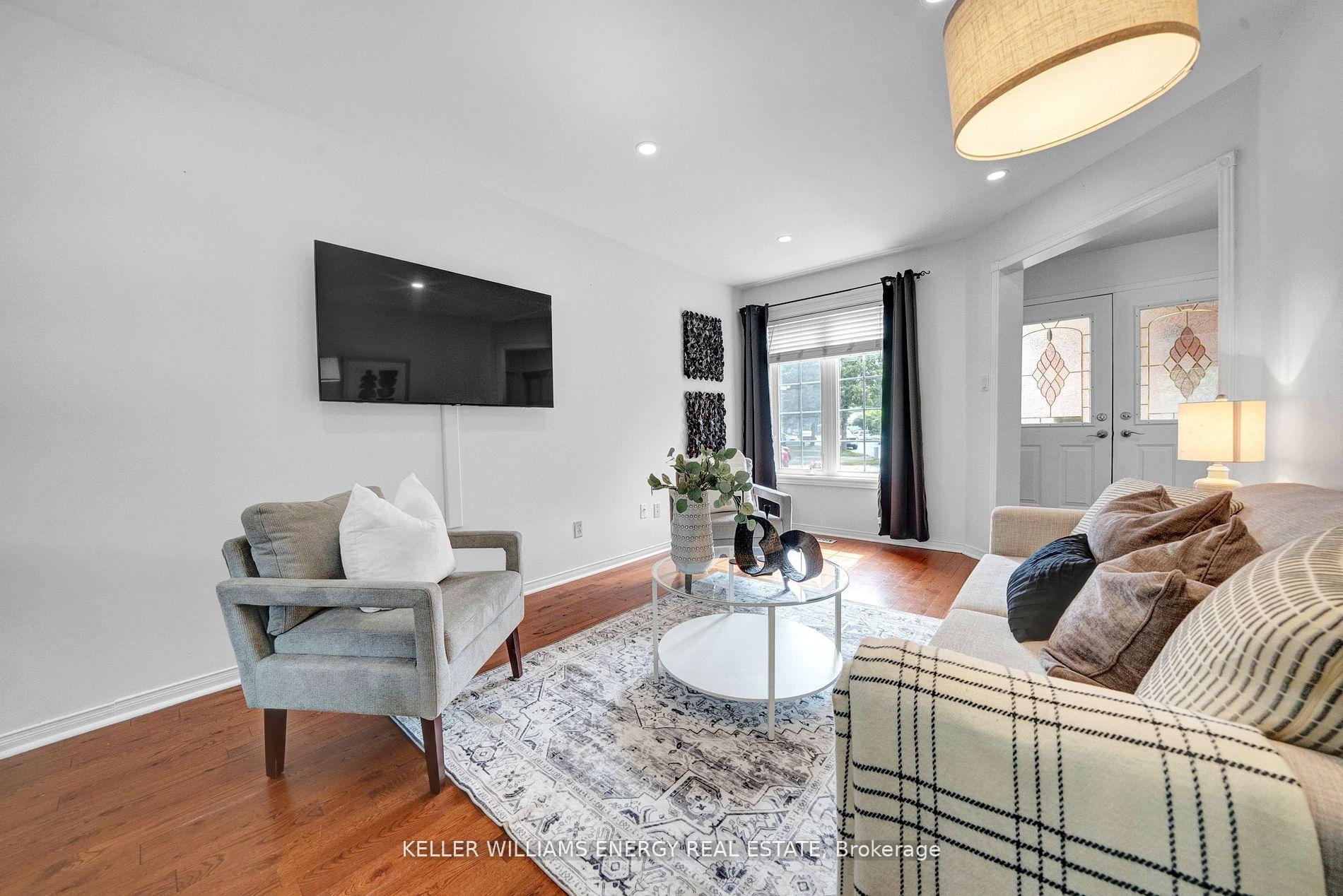 Photo 10 of 34 Hogan Crescent, Clarington, Bowmanville — HOMEH