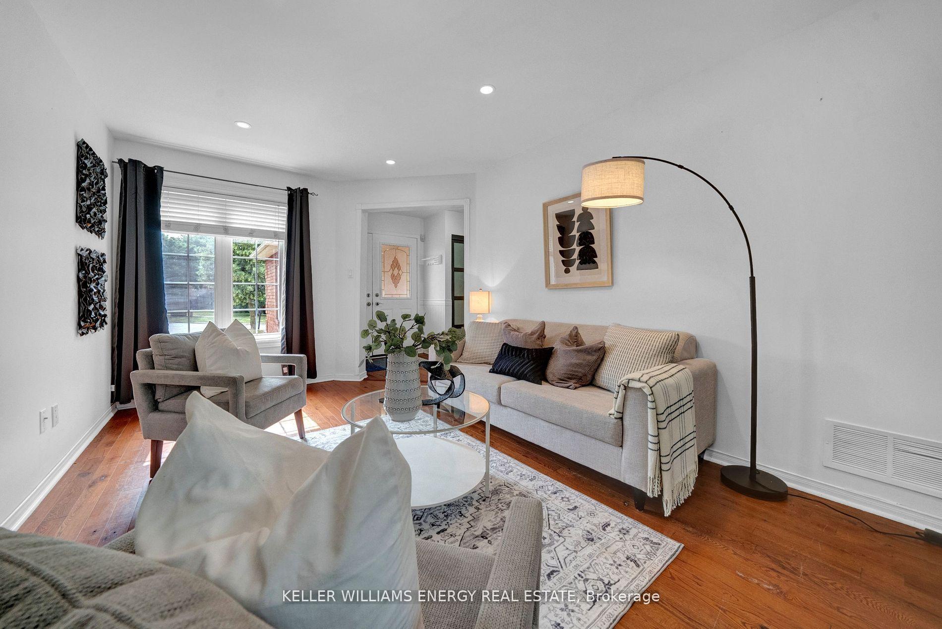 Photo 11 of 34 Hogan Crescent, Clarington, Bowmanville — HOMEH