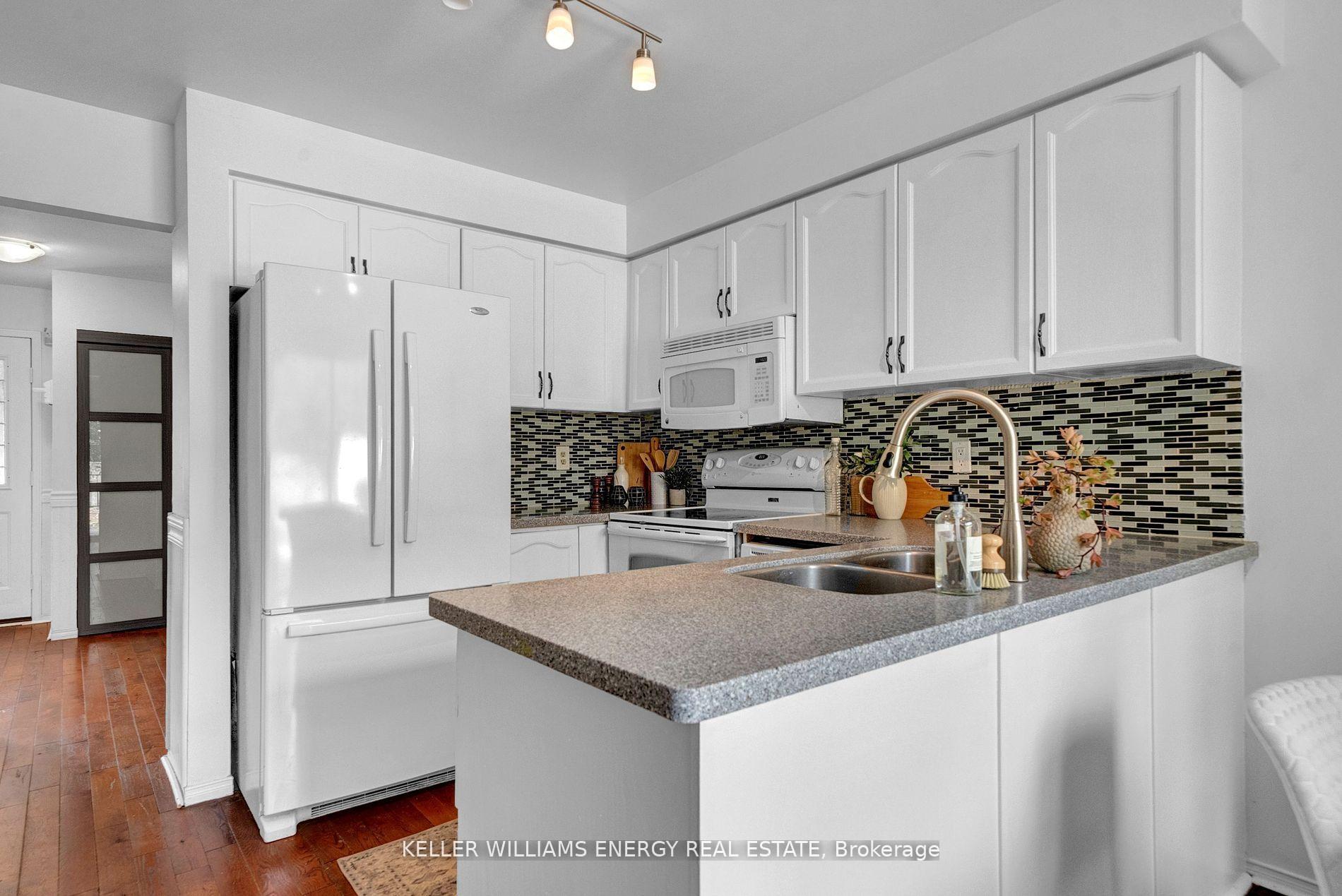 Photo 19 of 34 Hogan Crescent, Clarington, Bowmanville — HOMEH