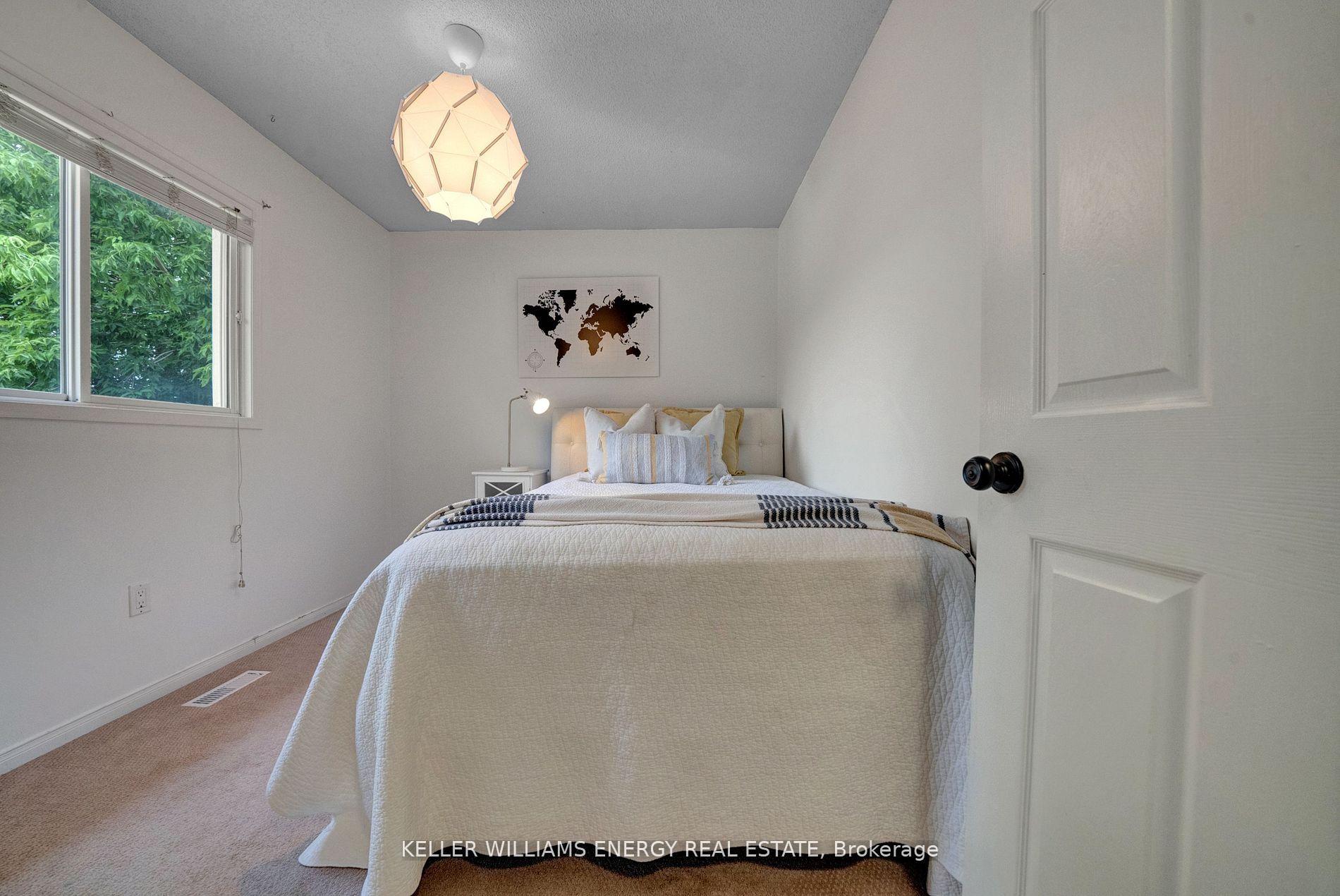 Photo 32 of 34 Hogan Crescent, Clarington, Bowmanville — HOMEH