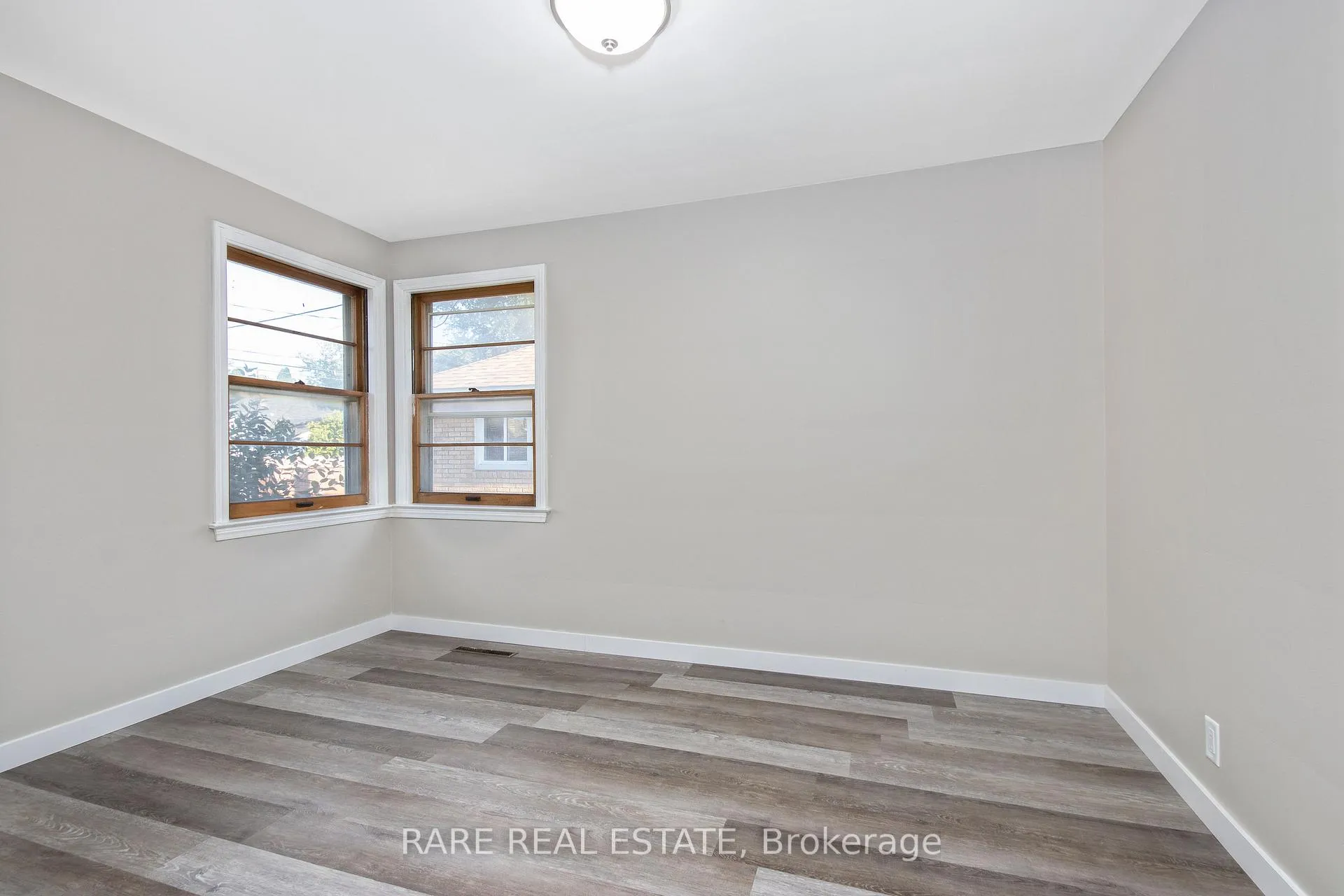 Photo 12 of 1544 Pillette Road, Windsor — HOMEH
