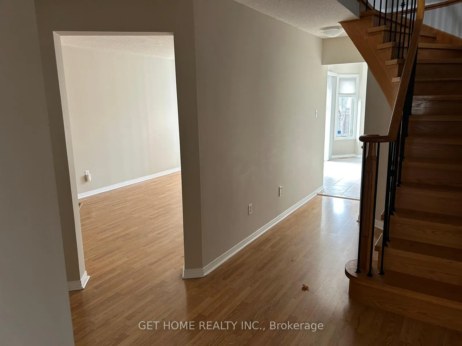 Photo 2 of 50 Valleywood Drive, Whitby, Williamsburg — HOMEH