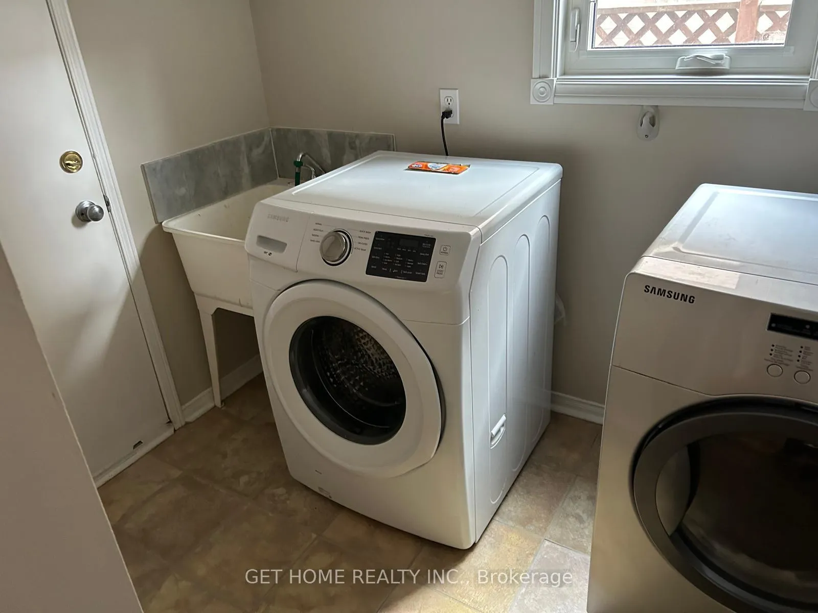 Photo 6 of 50 Valleywood Drive, Whitby, Williamsburg — HOMEH