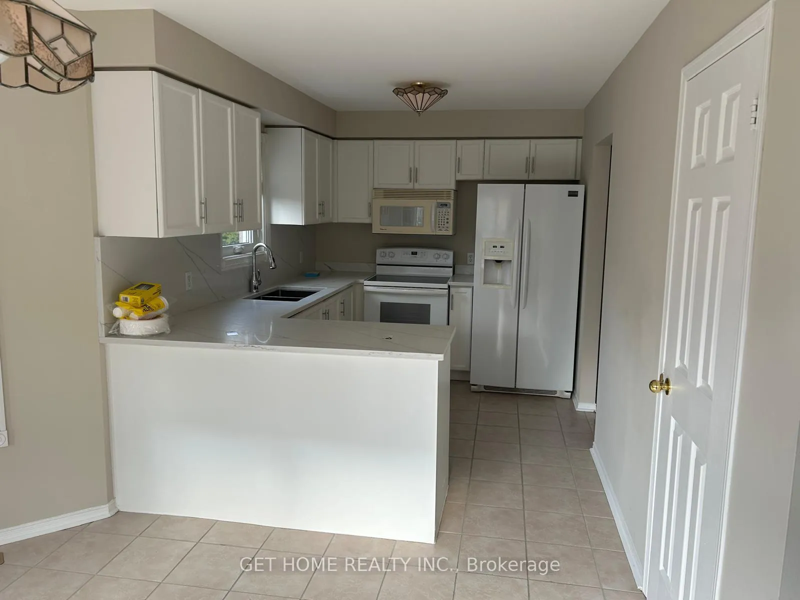 Photo 8 of 50 Valleywood Drive, Whitby, Williamsburg — HOMEH