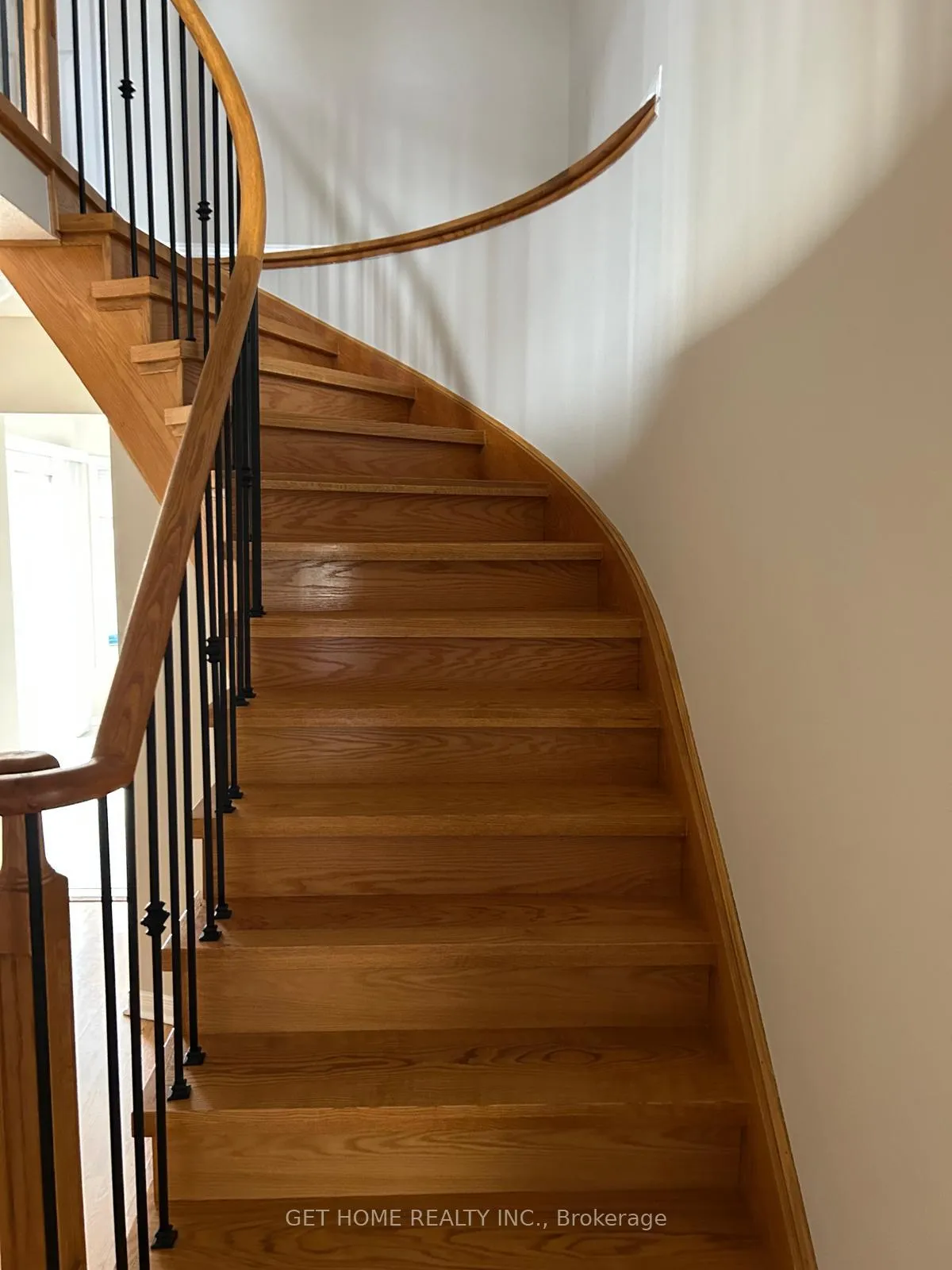 Photo 10 of 50 Valleywood Drive, Whitby, Williamsburg — HOMEH
