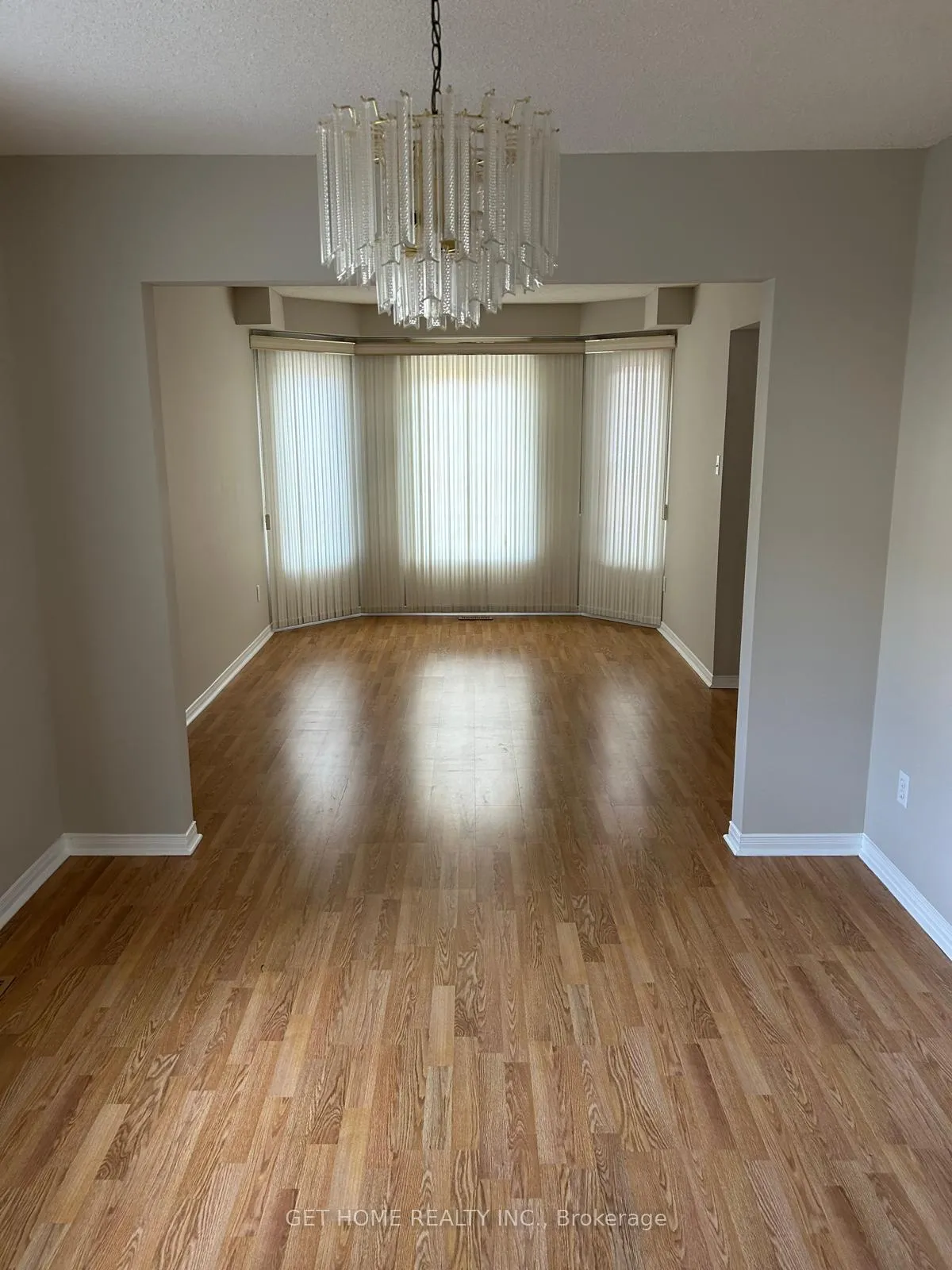 Photo 12 of 50 Valleywood Drive, Whitby, Williamsburg — HOMEH