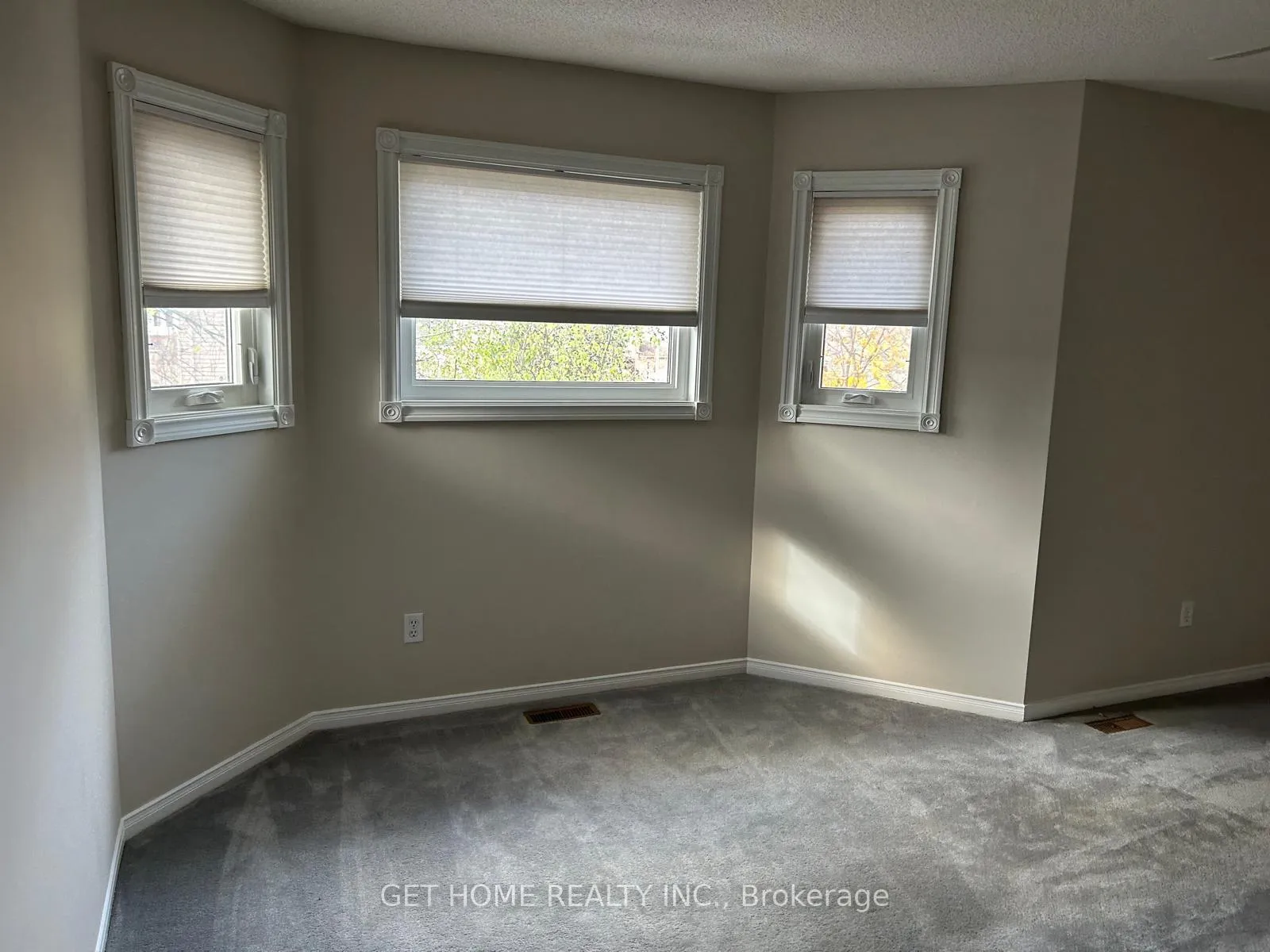 Photo 13 of 50 Valleywood Drive, Whitby, Williamsburg — HOMEH