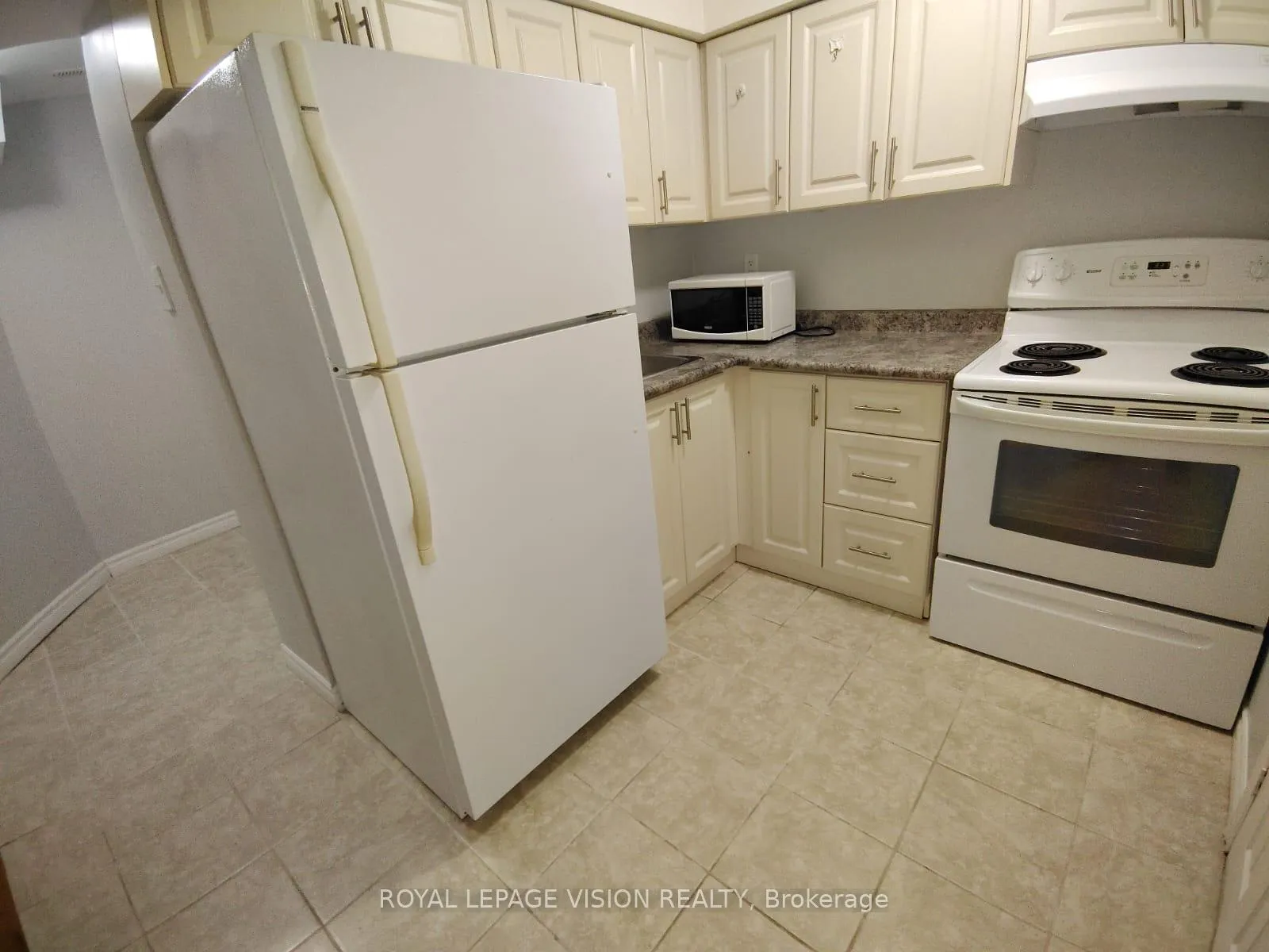 Photo 12 of Unit Lower, 738 Stonepath Circle, Pickering, Amberlea — HOMEH