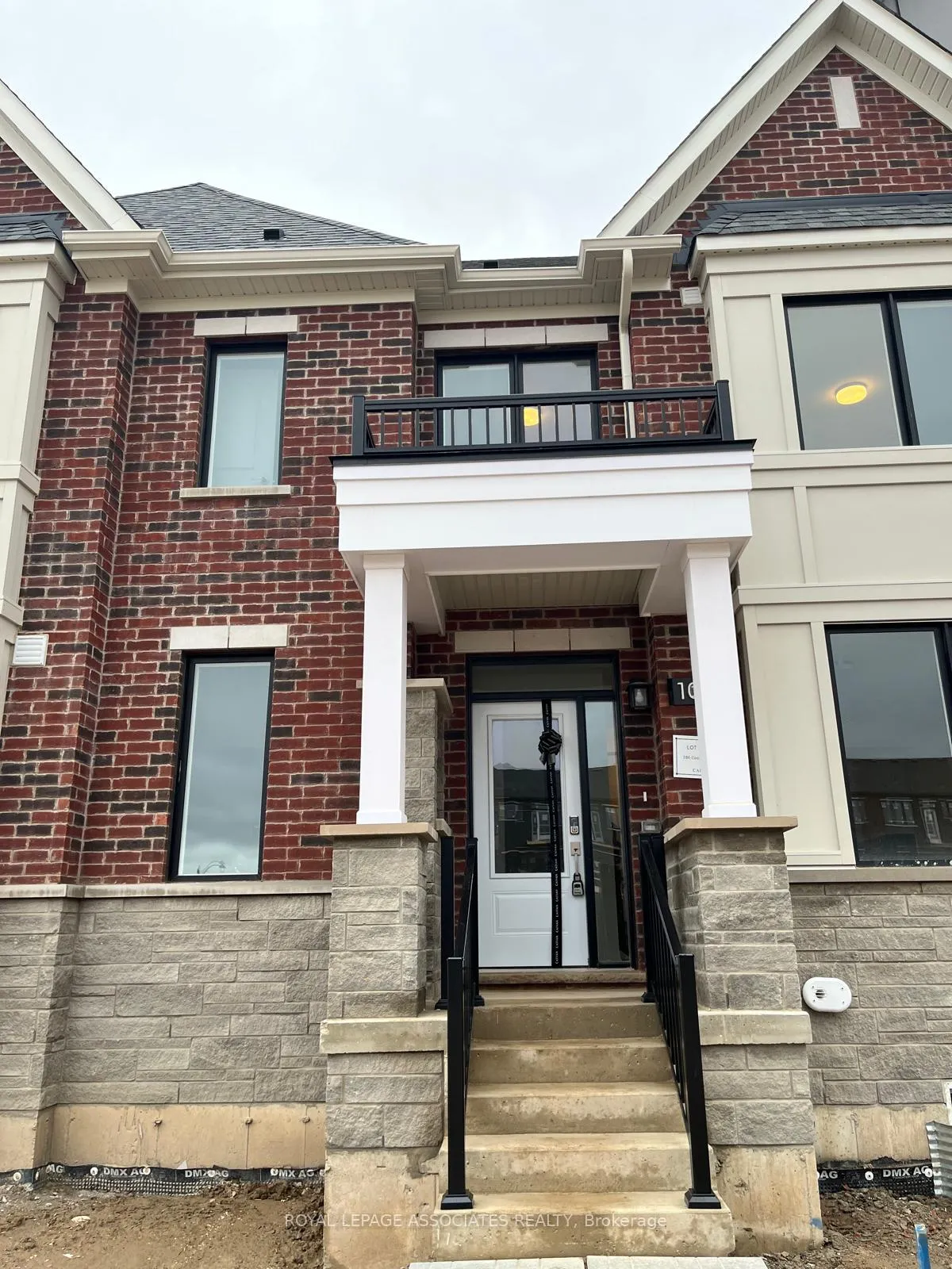 Photo 2 of 106 Coolhurst Avenue, Brampton, Northwest Brampton — HOMEH