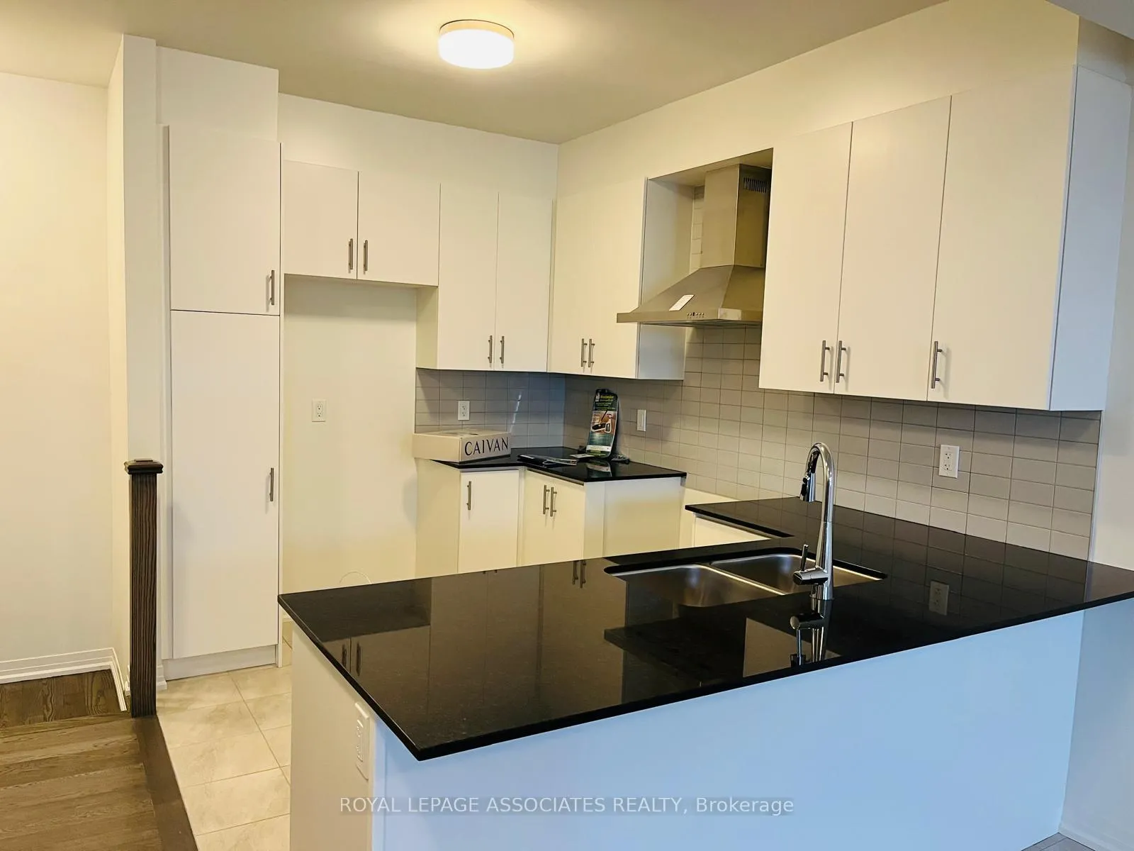 Photo 5 of 106 Coolhurst Avenue, Brampton, Northwest Brampton — HOMEH