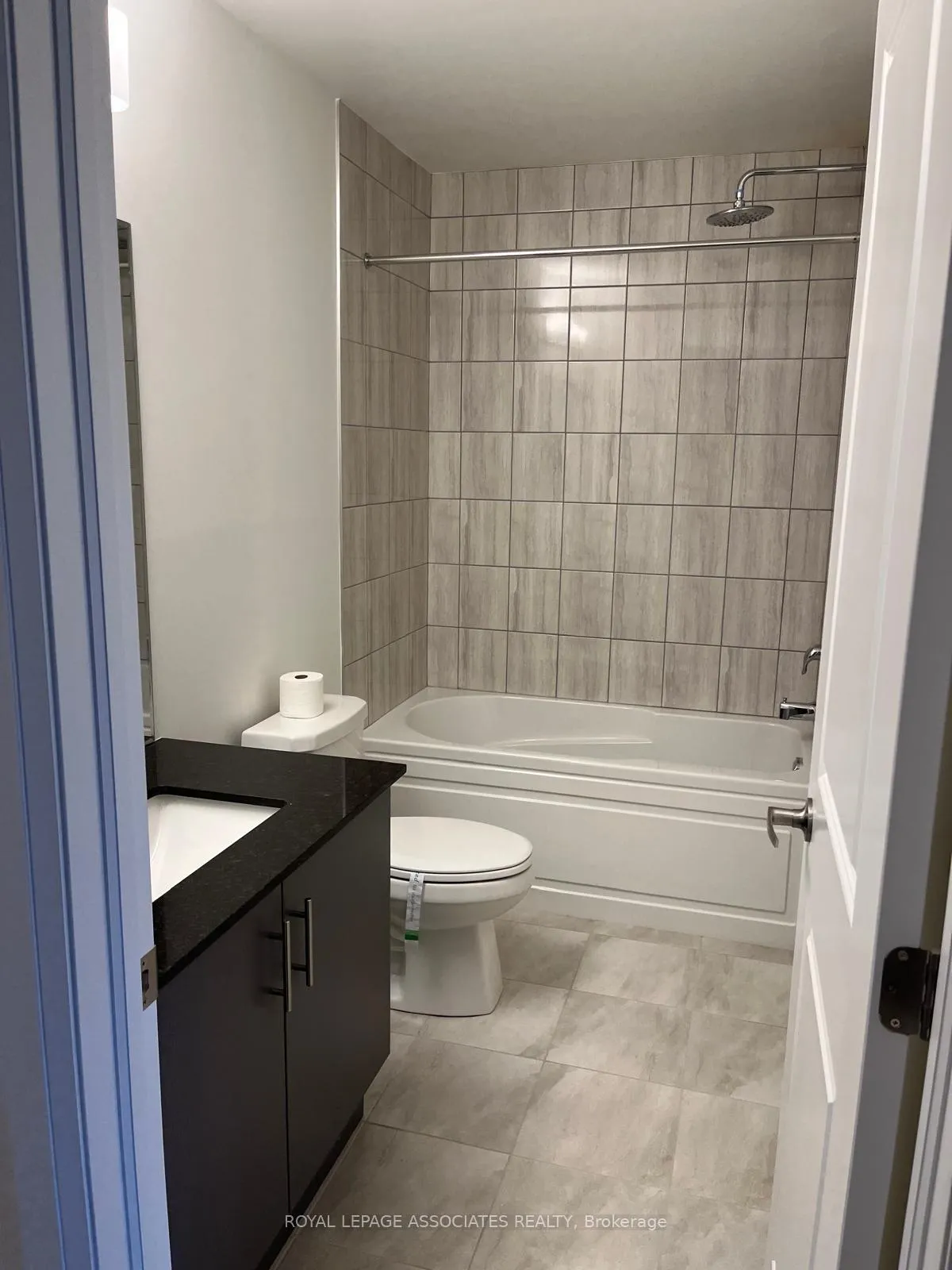 Photo 19 of 106 Coolhurst Avenue, Brampton, Northwest Brampton — HOMEH