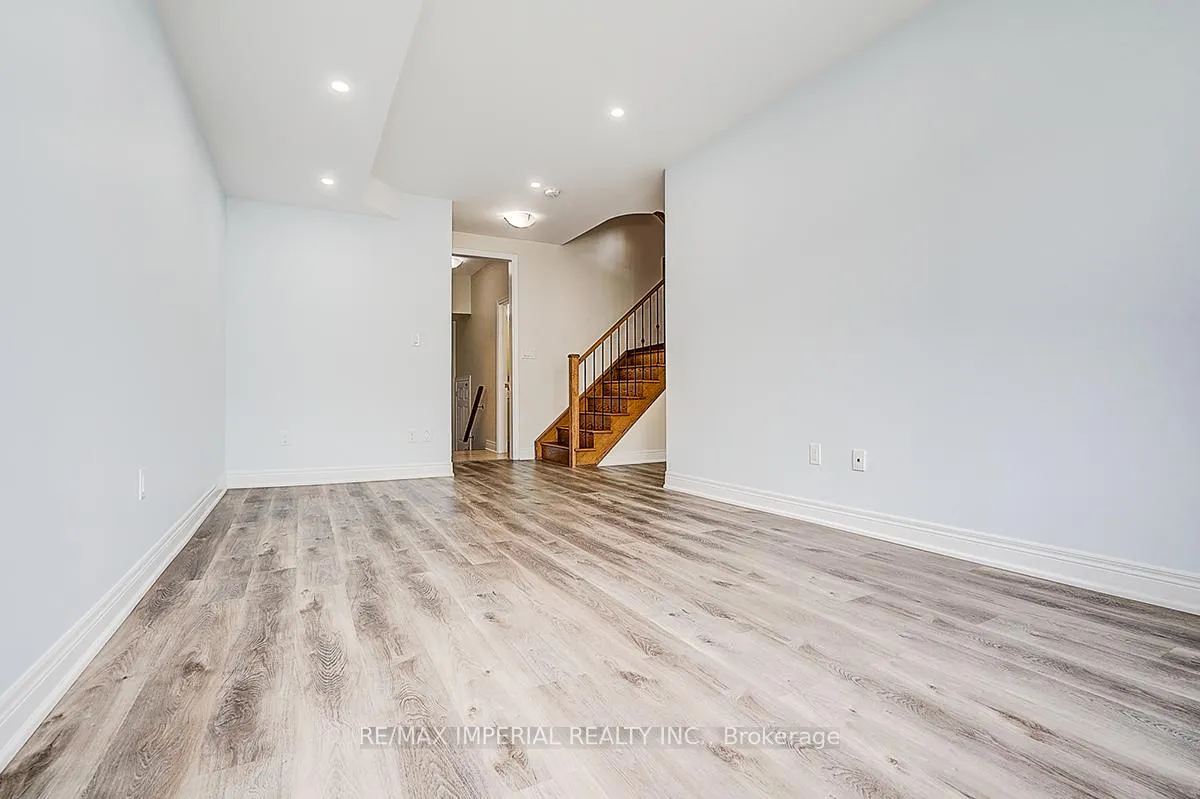 Photo 6 of 599 Marc Santi Boulevard, Vaughan, Patterson — HOMEH