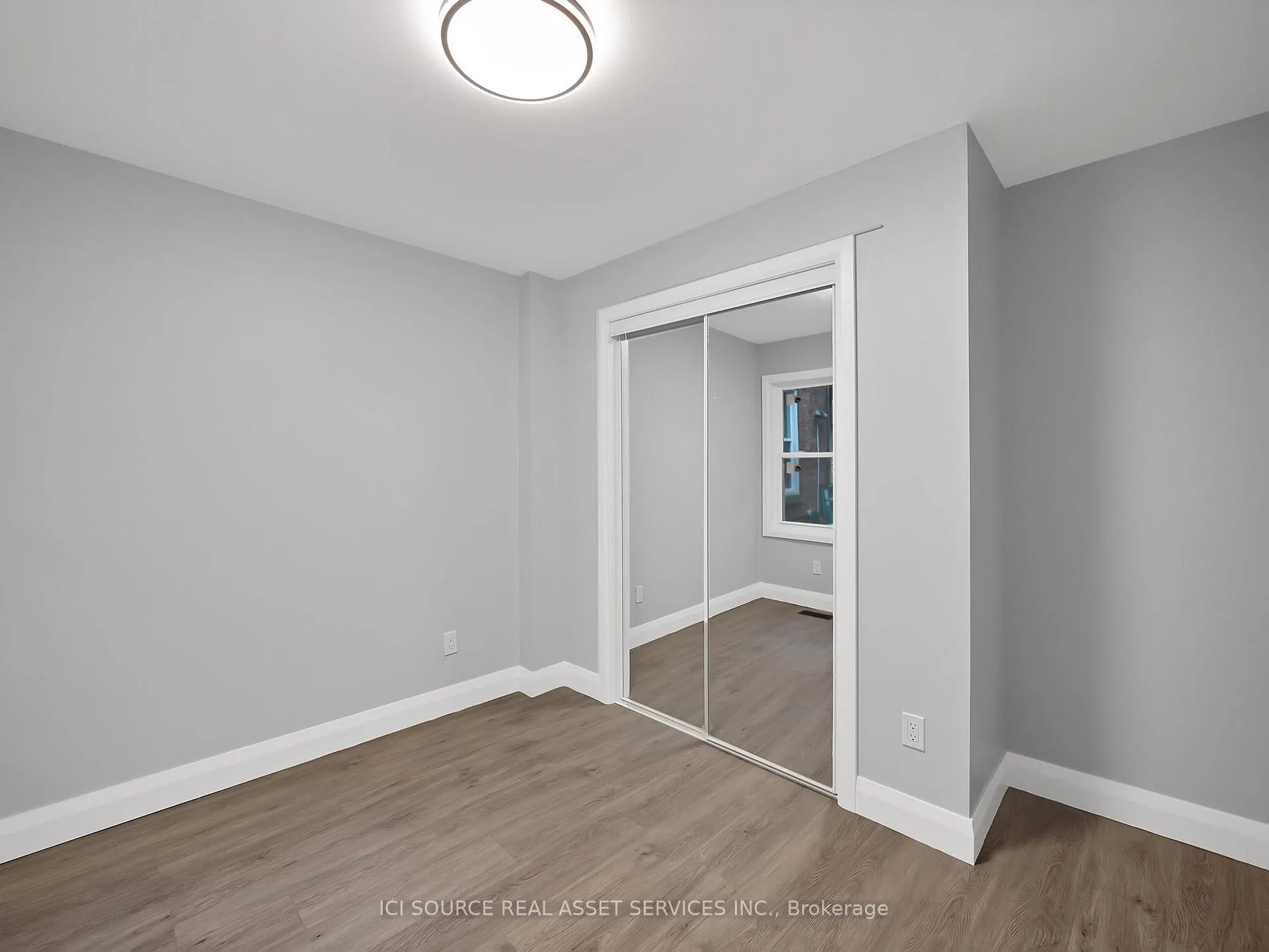 Photo 5 of 74 Erie Avenue, Hamilton, Stinson — HOMEH
