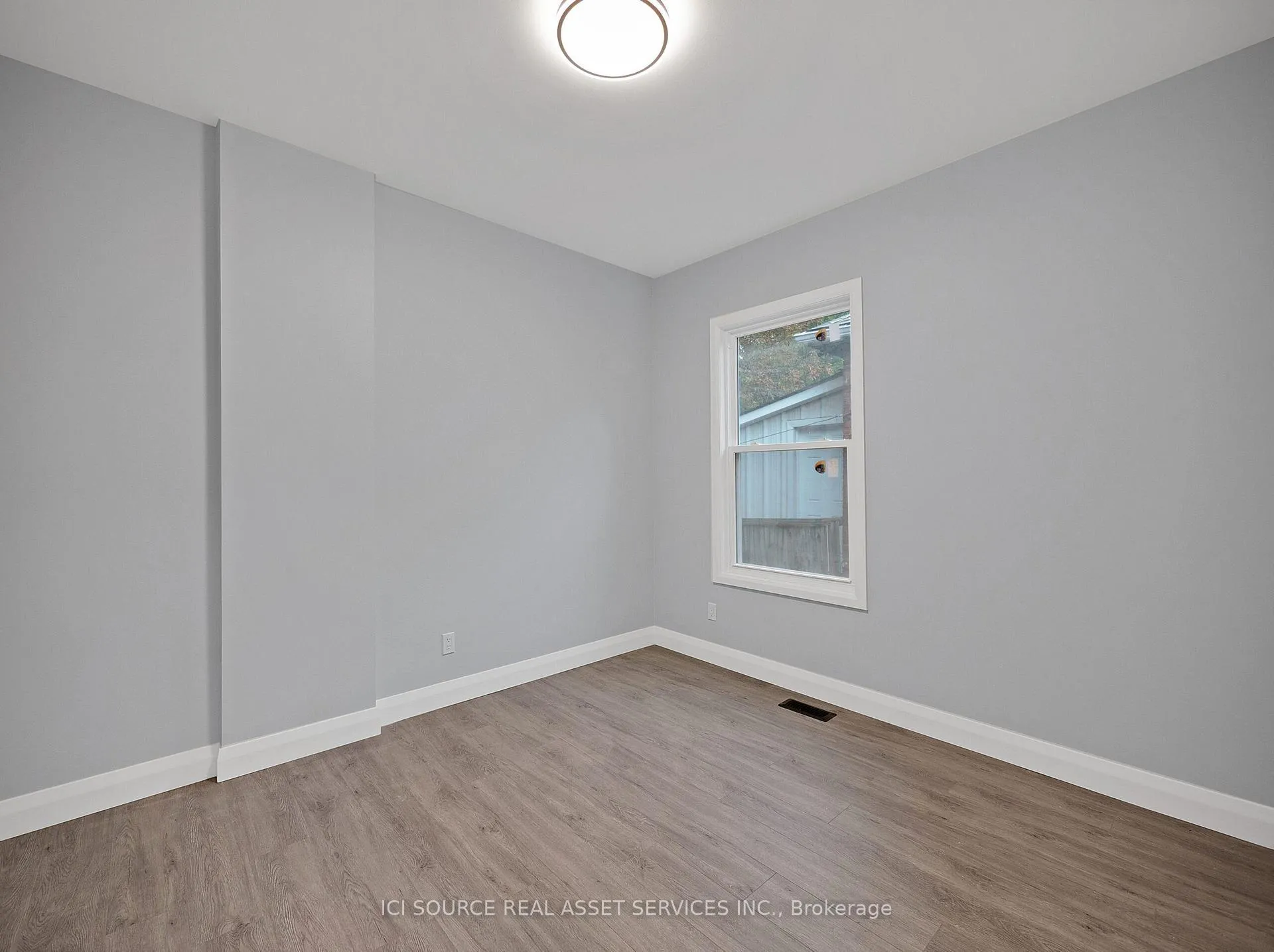 Photo 10 of 74 Erie Avenue, Hamilton, Stinson — HOMEH
