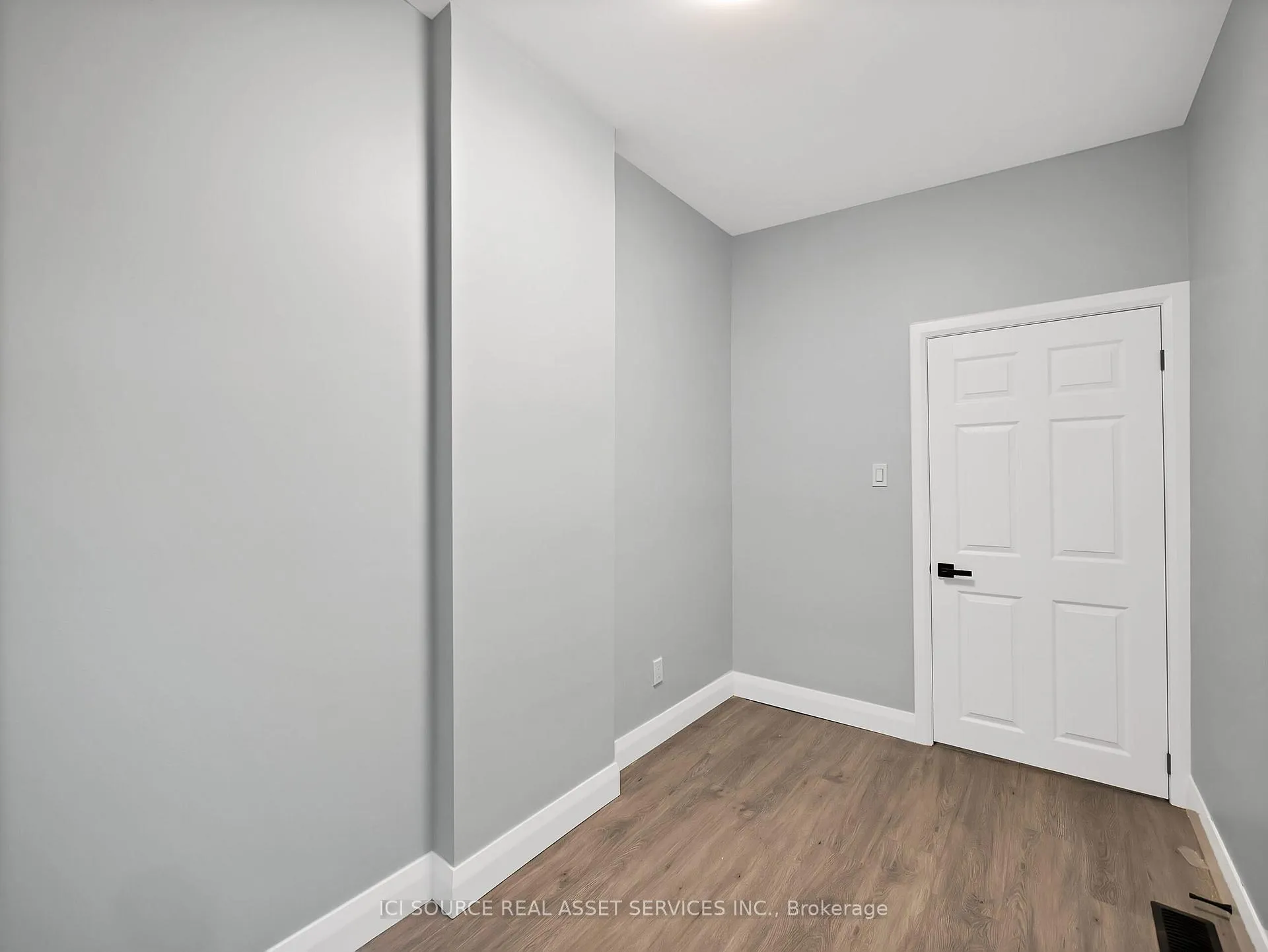 Photo 18 of 74 Erie Avenue, Hamilton, Stinson — HOMEH