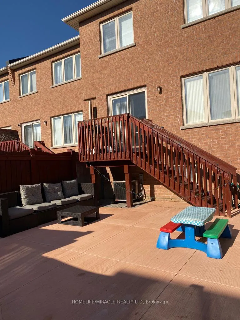 Photo 19 of 11 Rockgarden Trail, Brampton, Sandringham-Wellington — HOMEH