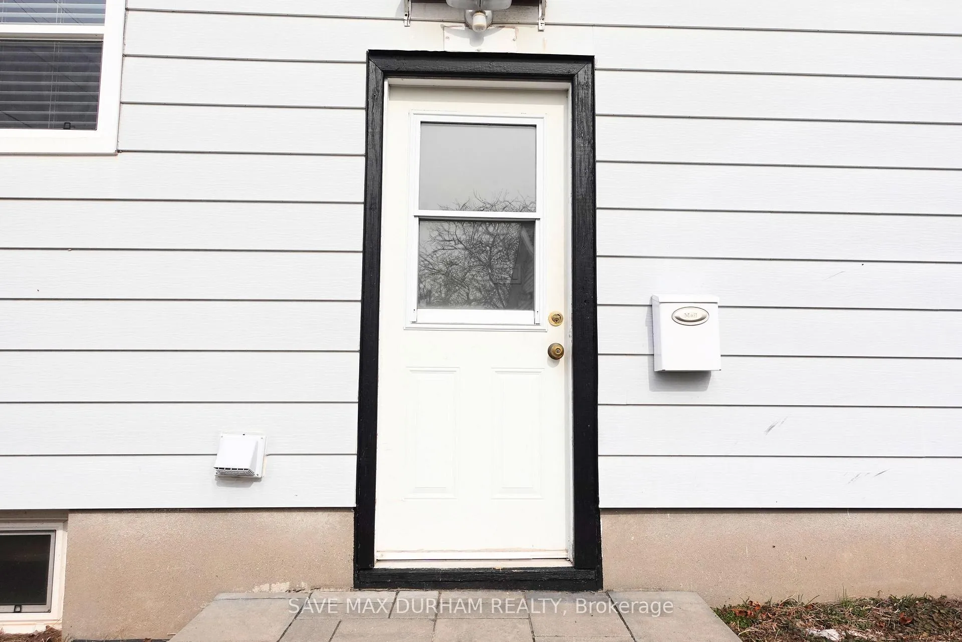 Photo 4 of 394 Gibbons Street, Oshawa, McLaughlin — HOMEH