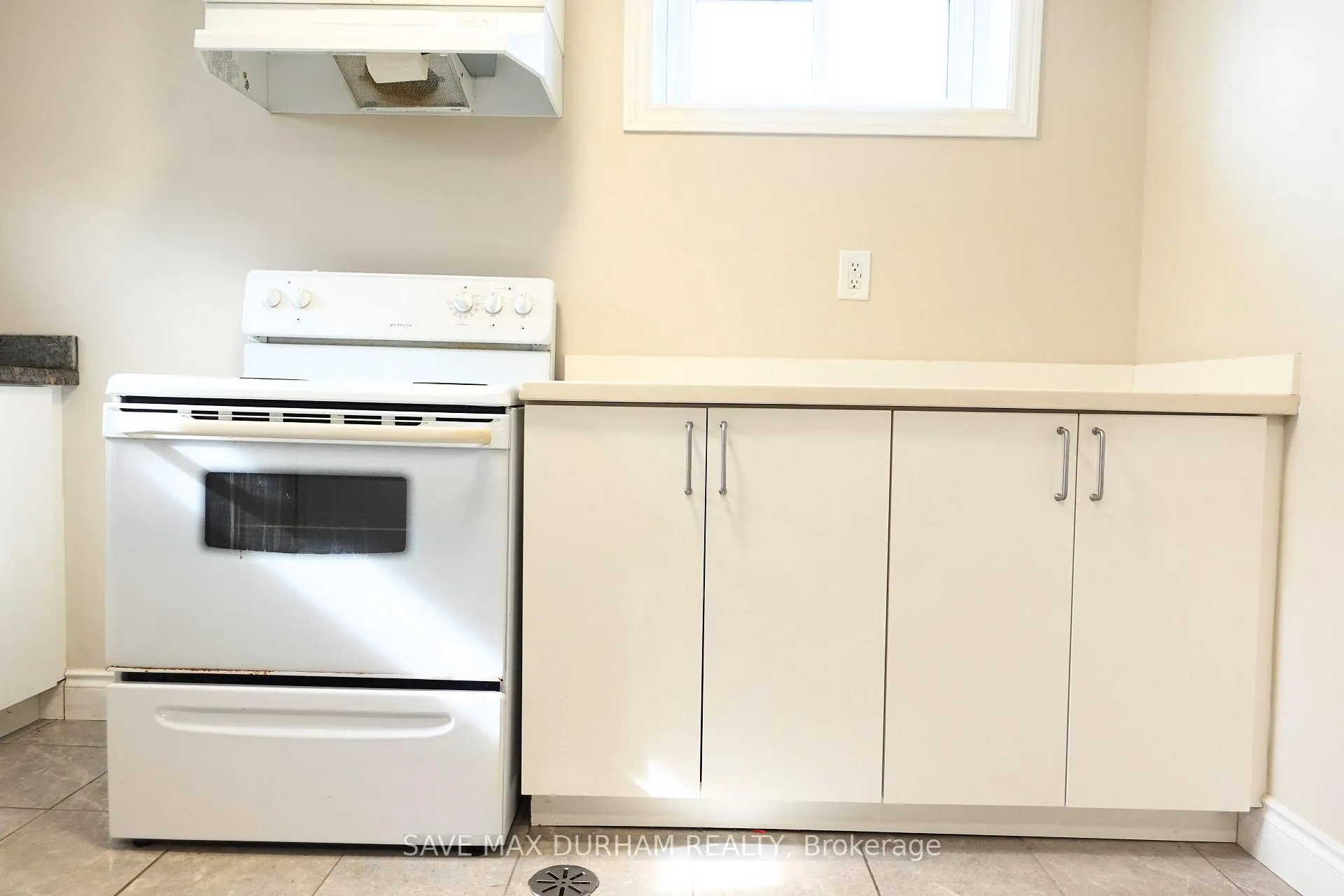 Photo 6 of 394 Gibbons Street, Oshawa, McLaughlin — HOMEH