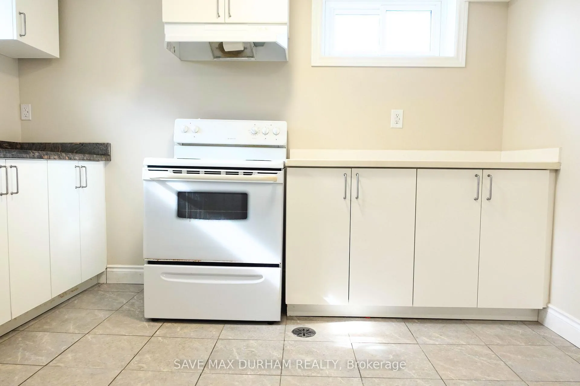 Photo 8 of 394 Gibbons Street, Oshawa, McLaughlin — HOMEH