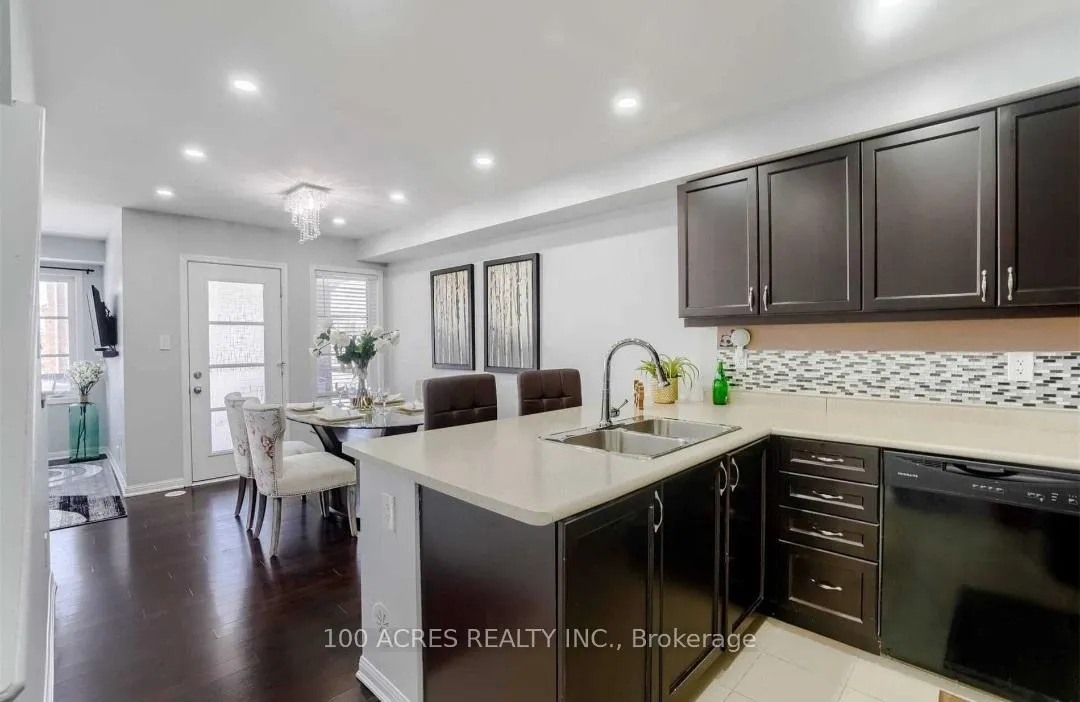 Photo 5 of 154 Baycliffe Crescent, Brampton, Northwest Brampton — HOMEH
