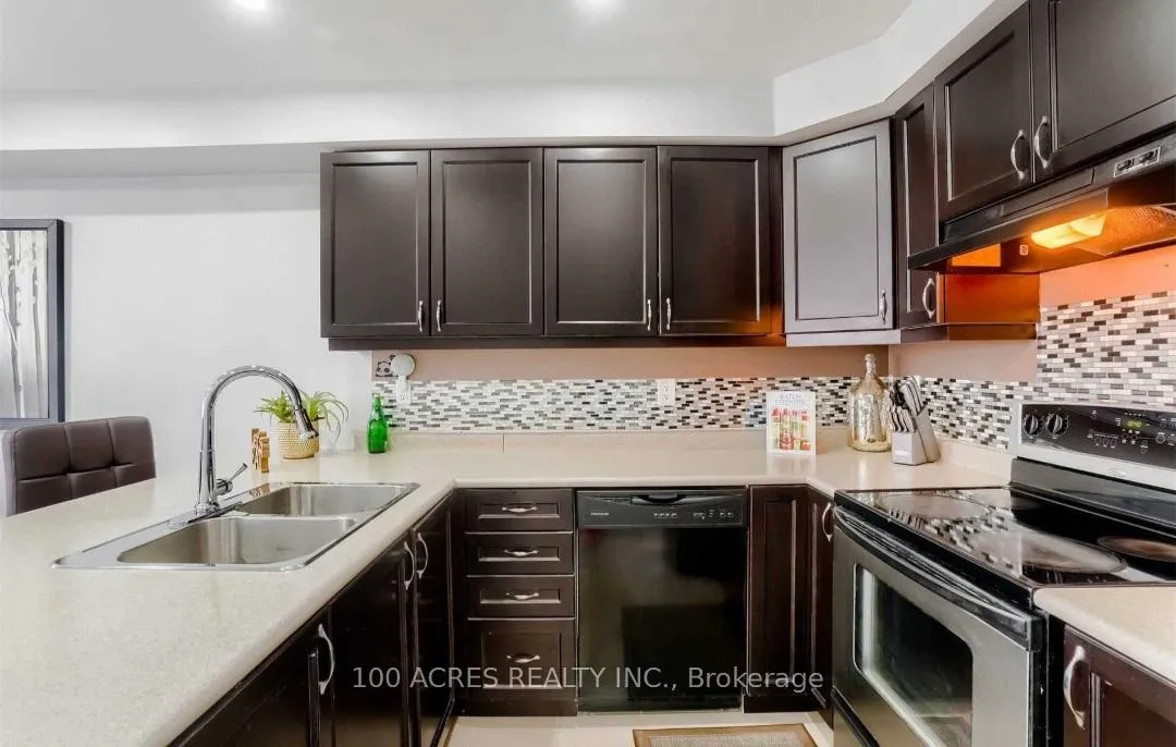 Photo 6 of 154 Baycliffe Crescent, Brampton, Northwest Brampton — HOMEH