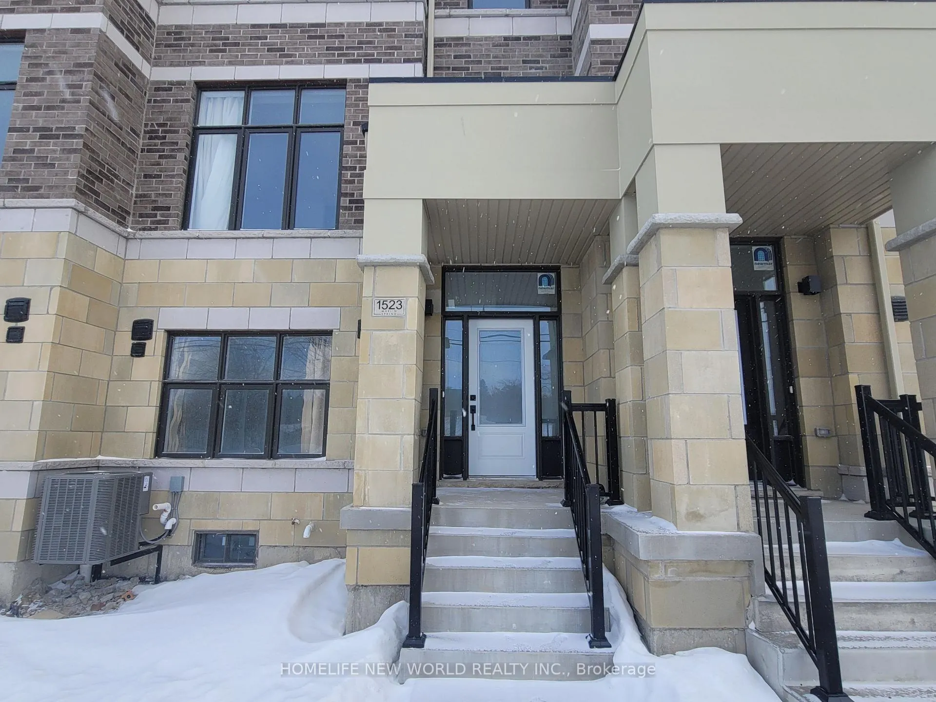 Photo 2 of 1523 19th Avenue, Richmond Hill, Rural Richmond Hill — HOMEH