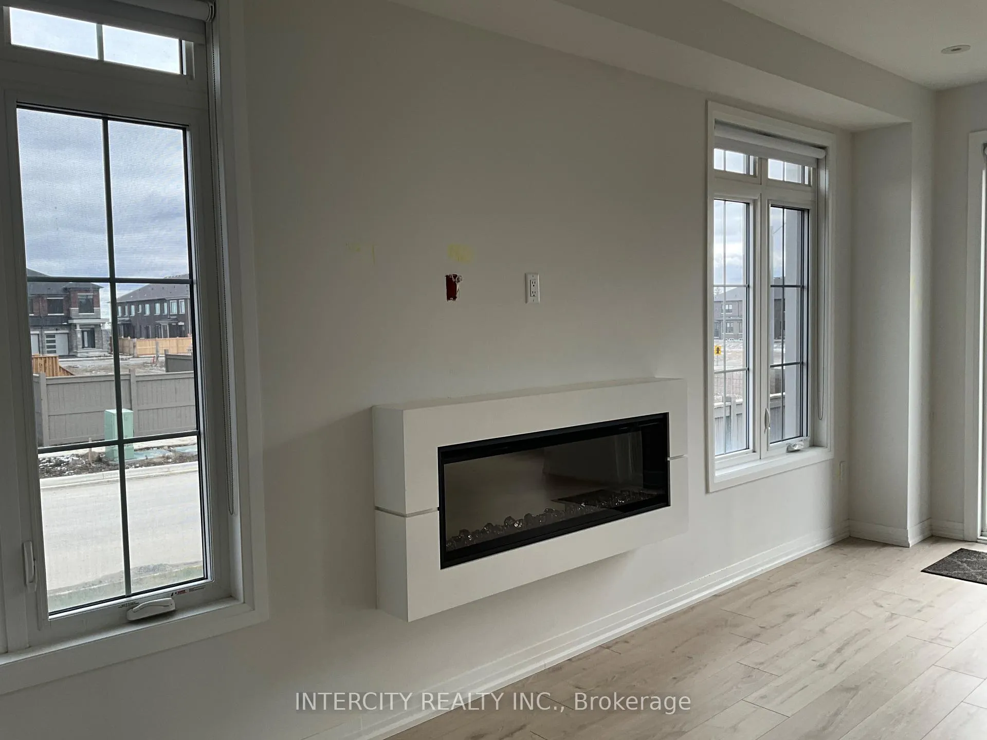 Photo 3 of 53 Tipp Drive, Richmond Hill, Rural Richmond Hill — HOMEH