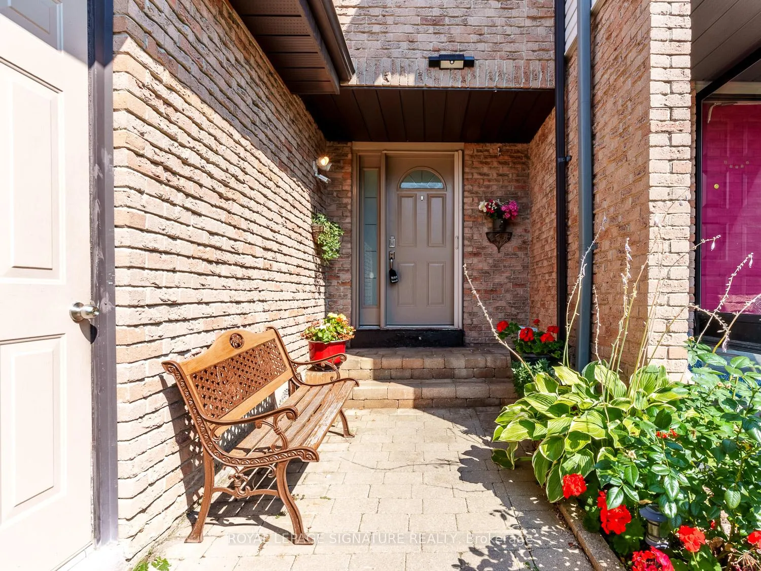 Photo 6 of 2 Durie Lane, Markham, Aileen-Willowbrook — HOMEH