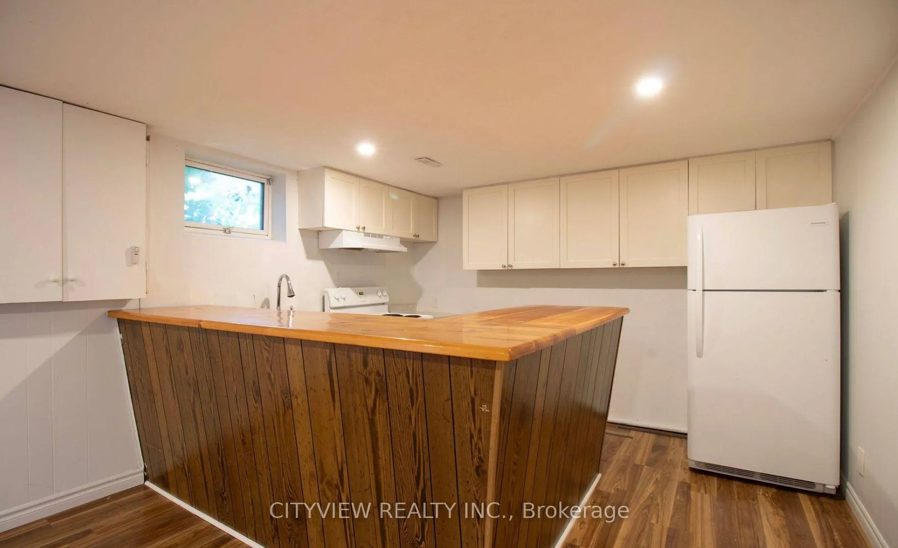 Photo 4 of 8 Joncaire Place, Hamilton, Stoney Creek Mountain — HOMEH