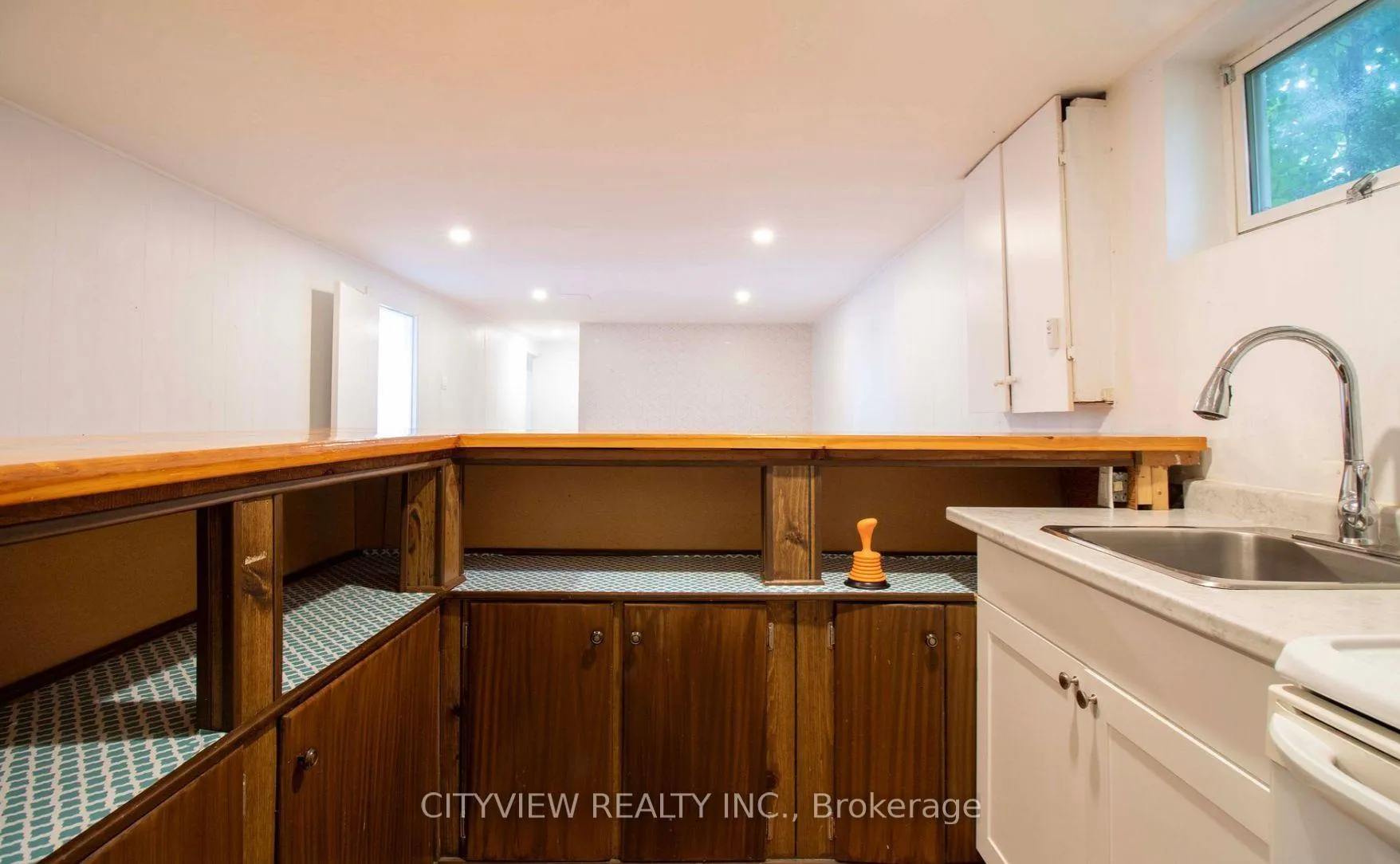 Photo 5 of 8 Joncaire Place, Hamilton, Stoney Creek Mountain — HOMEH