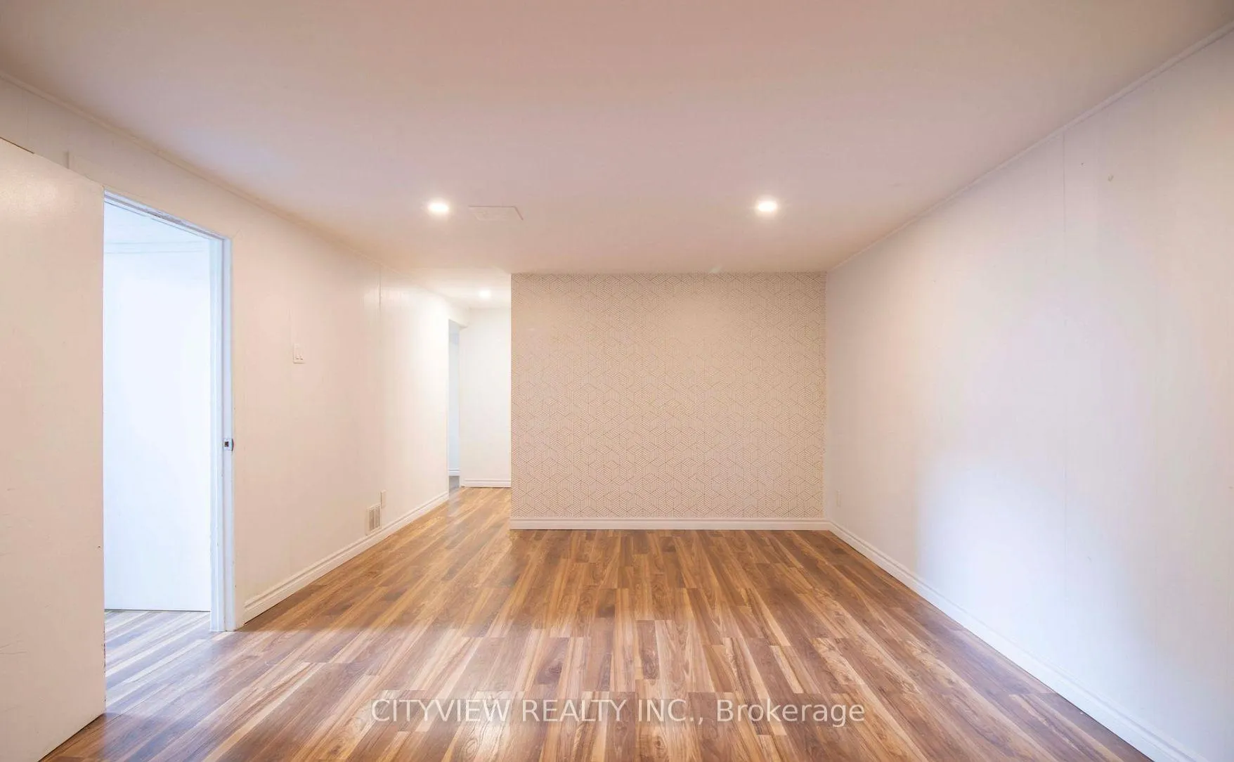 Photo 8 of 8 Joncaire Place, Hamilton, Stoney Creek Mountain — HOMEH