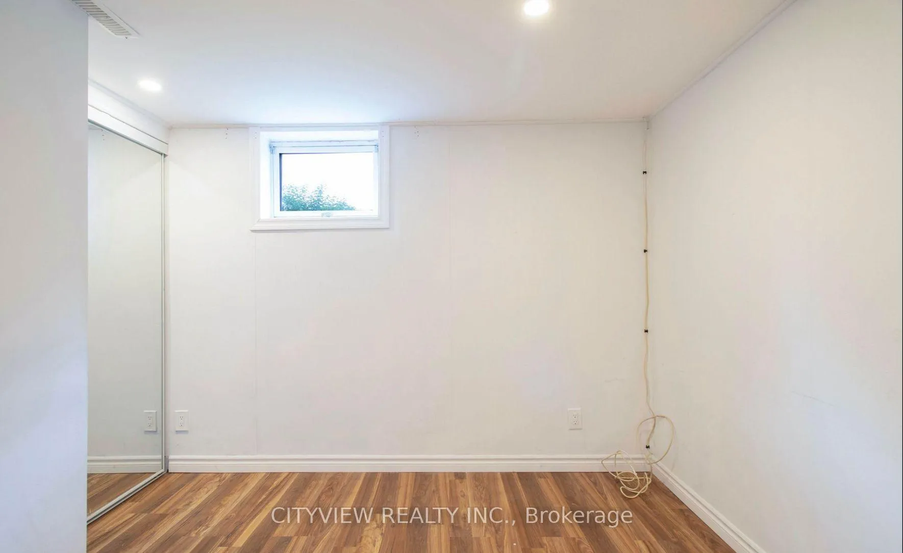 Photo 12 of 8 Joncaire Place, Hamilton, Stoney Creek Mountain — HOMEH
