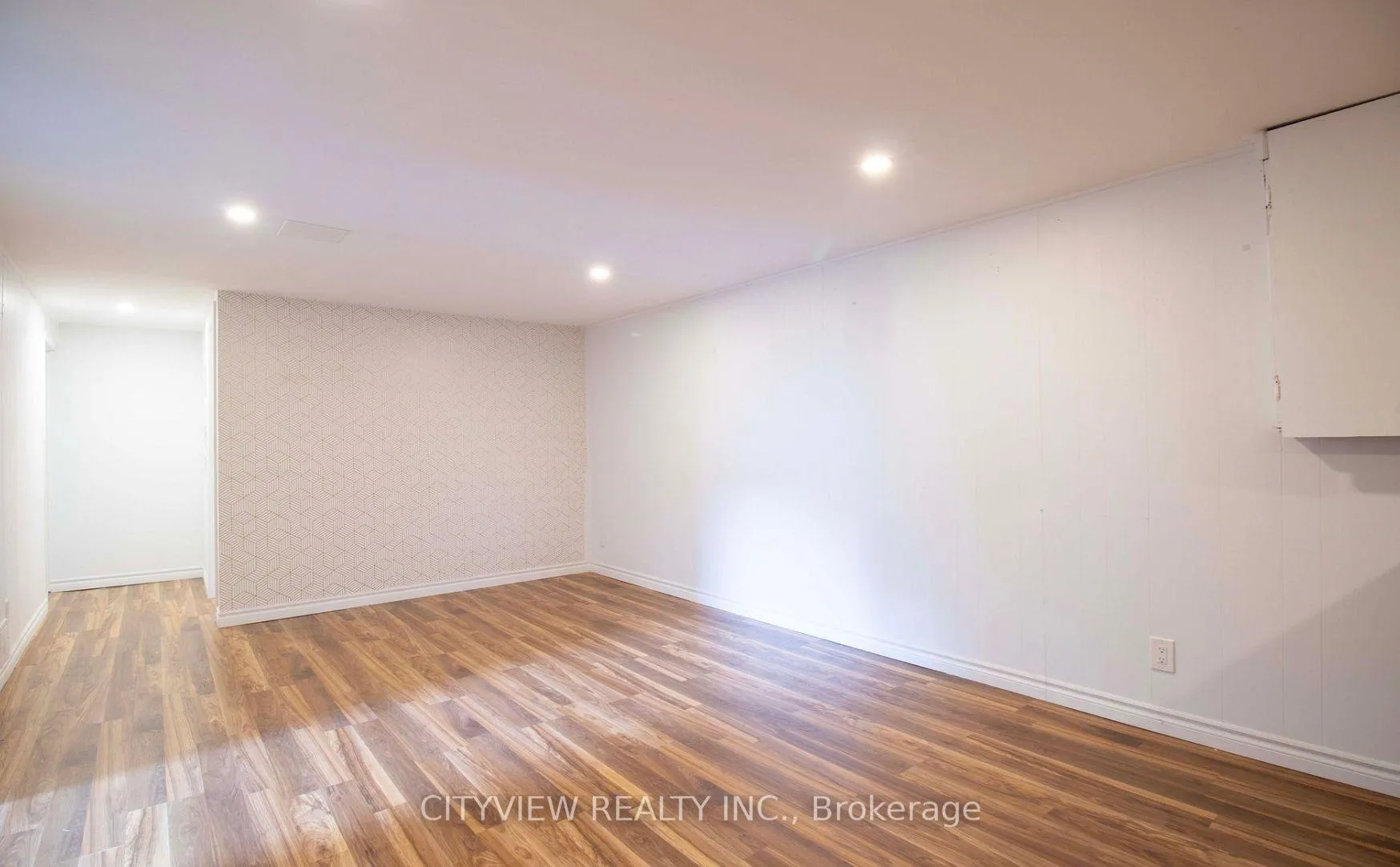Photo 13 of 8 Joncaire Place, Hamilton, Stoney Creek Mountain — HOMEH