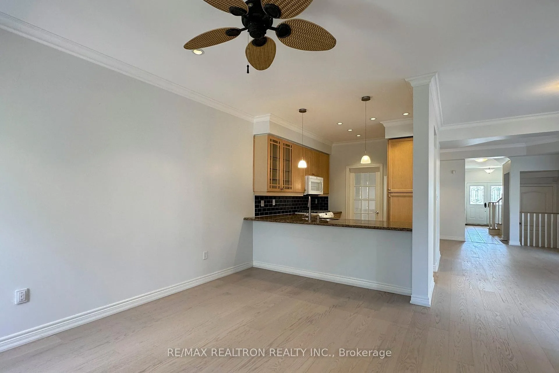Photo 5 of 83 Gamble Glen Crescent, Richmond Hill, Westbrook — HOMEH