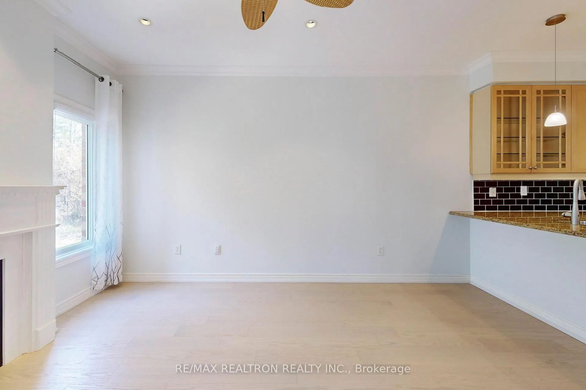 Photo 6 of 83 Gamble Glen Crescent, Richmond Hill, Westbrook — HOMEH