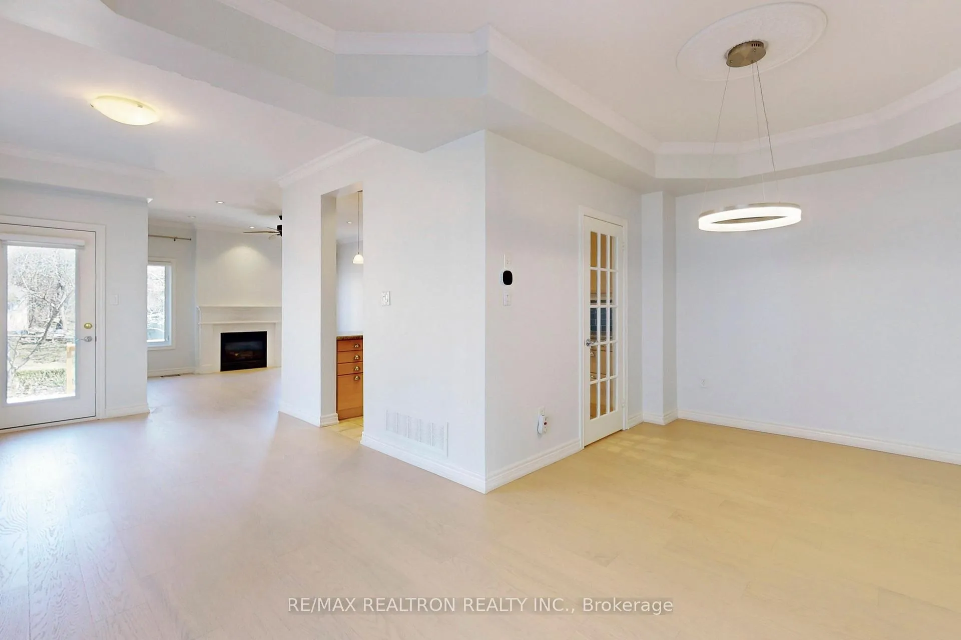 Photo 9 of 83 Gamble Glen Crescent, Richmond Hill, Westbrook — HOMEH