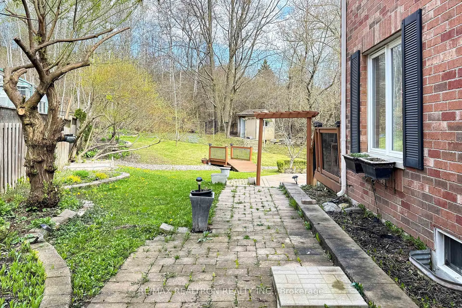 Photo 13 of 83 Gamble Glen Crescent, Richmond Hill, Westbrook — HOMEH