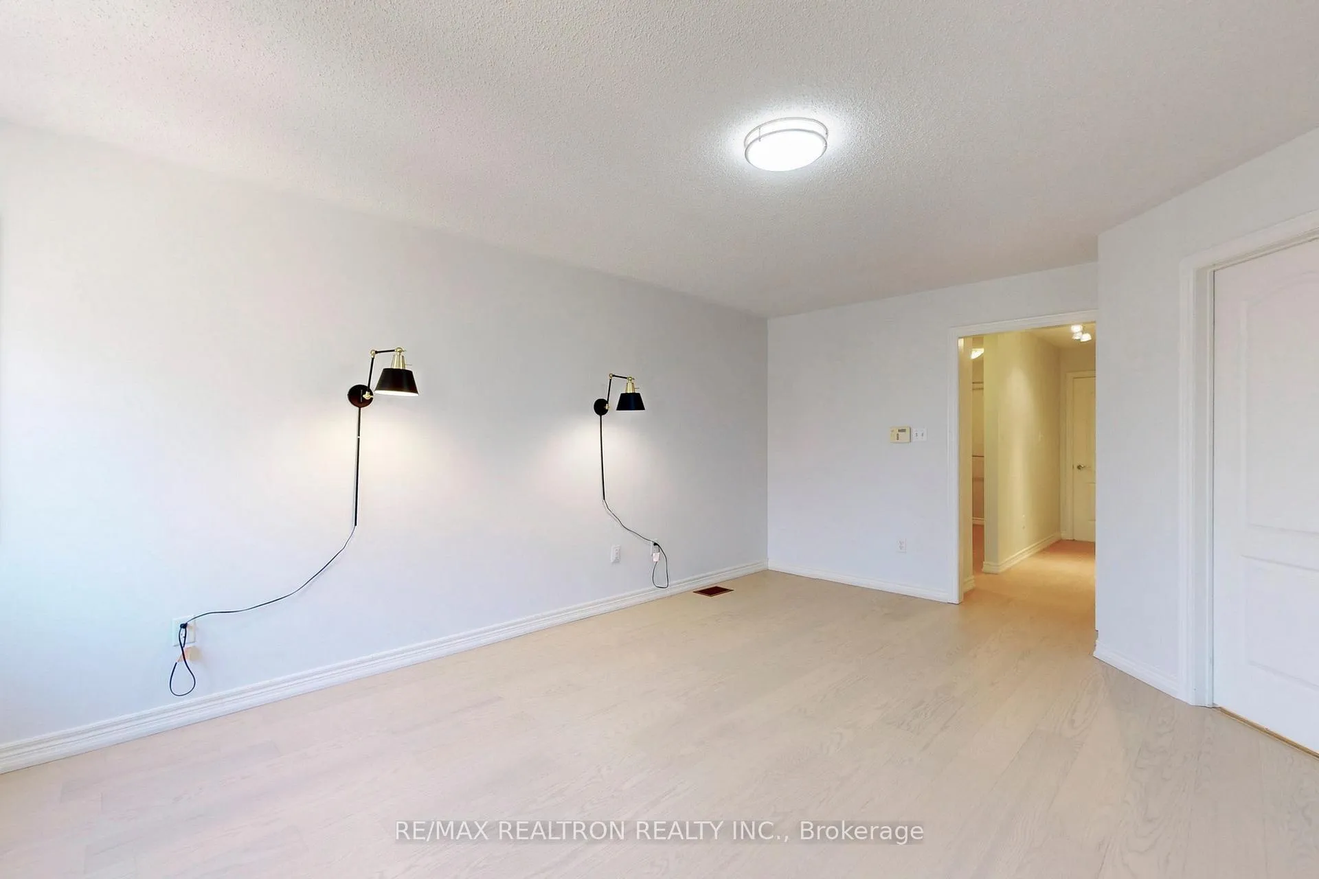 Photo 18 of 83 Gamble Glen Crescent, Richmond Hill, Westbrook — HOMEH