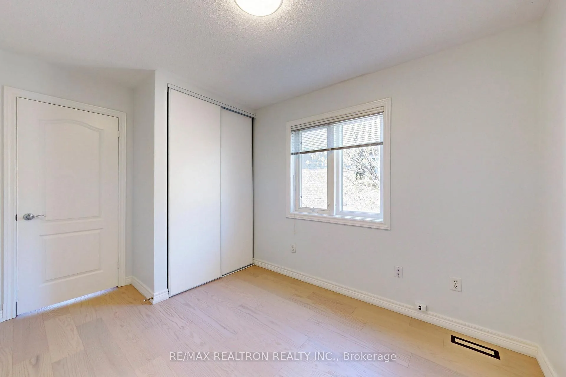 Photo 21 of 83 Gamble Glen Crescent, Richmond Hill, Westbrook — HOMEH