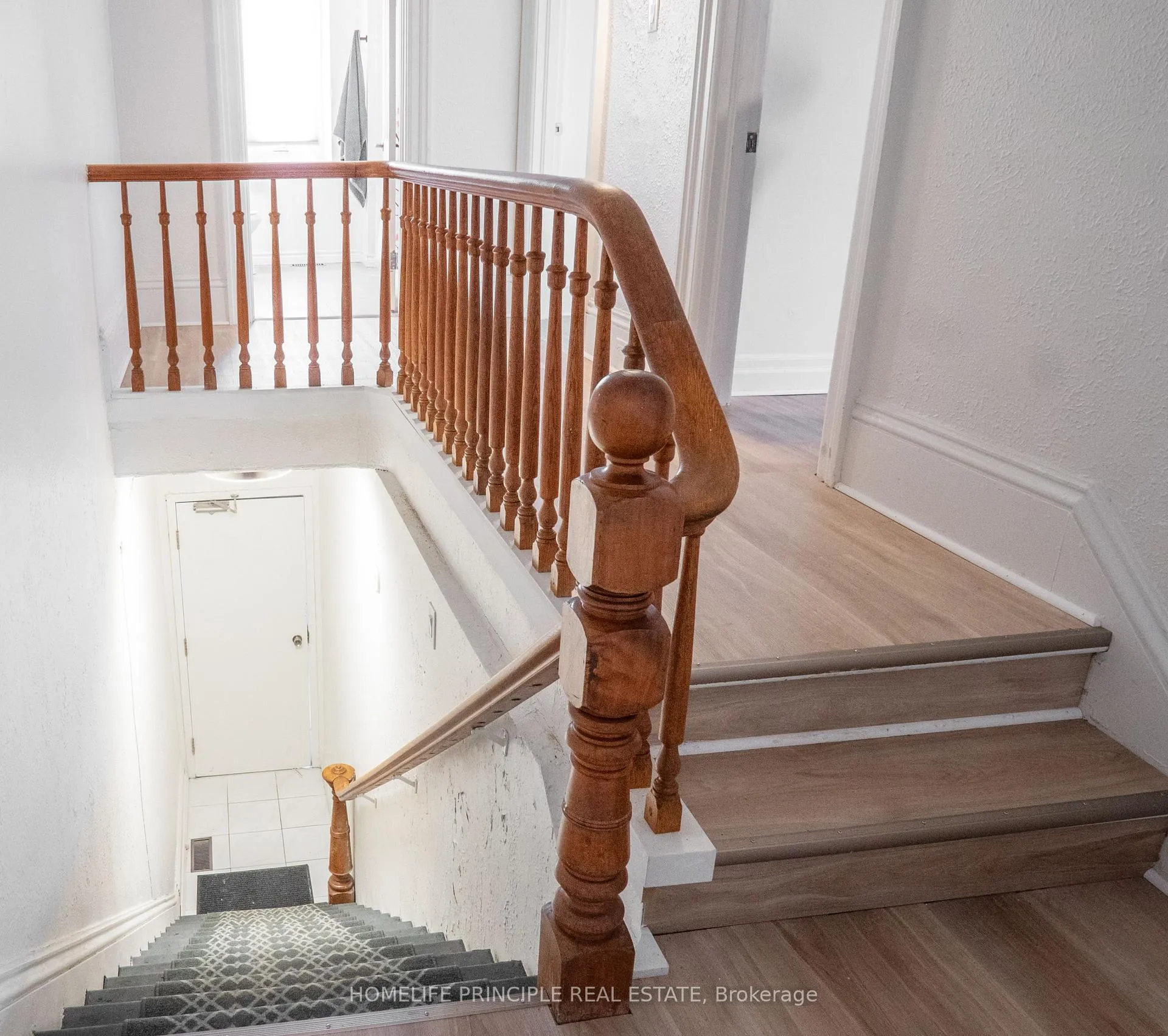 Photo 7 of Unit Upper, 189 Bayfield Street, Barrie, Bayfield — HOMEH