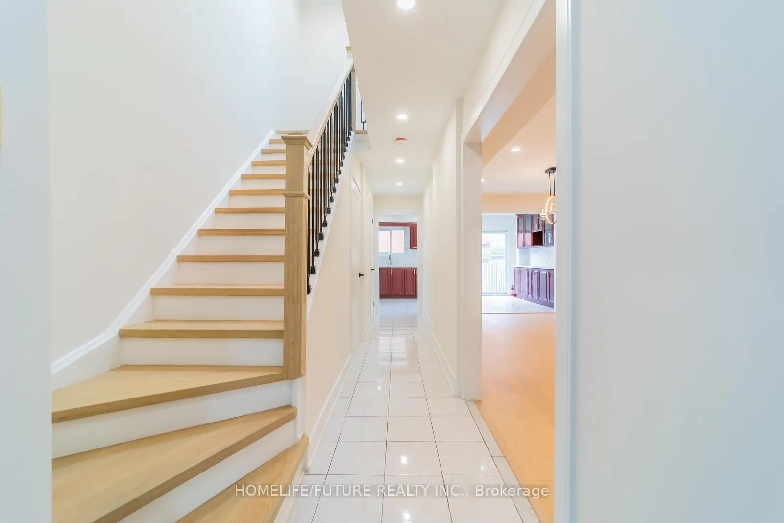 Photo 7 of 14 Bradley Road, Markham, Milliken Mills East — HOMEH