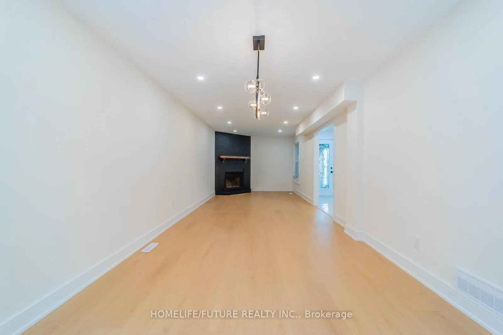Photo 11 of 14 Bradley Road, Markham, Milliken Mills East — HOMEH