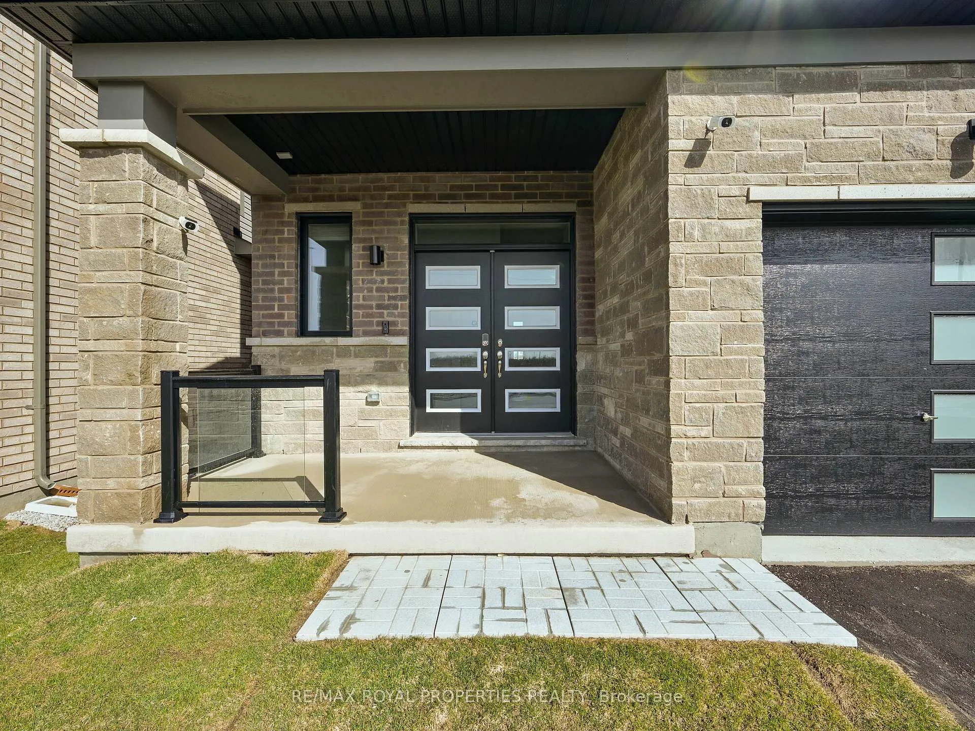 Photo 2 of 16 McBride Trail, Barrie, Rural Barrie Southeast — HOMEH