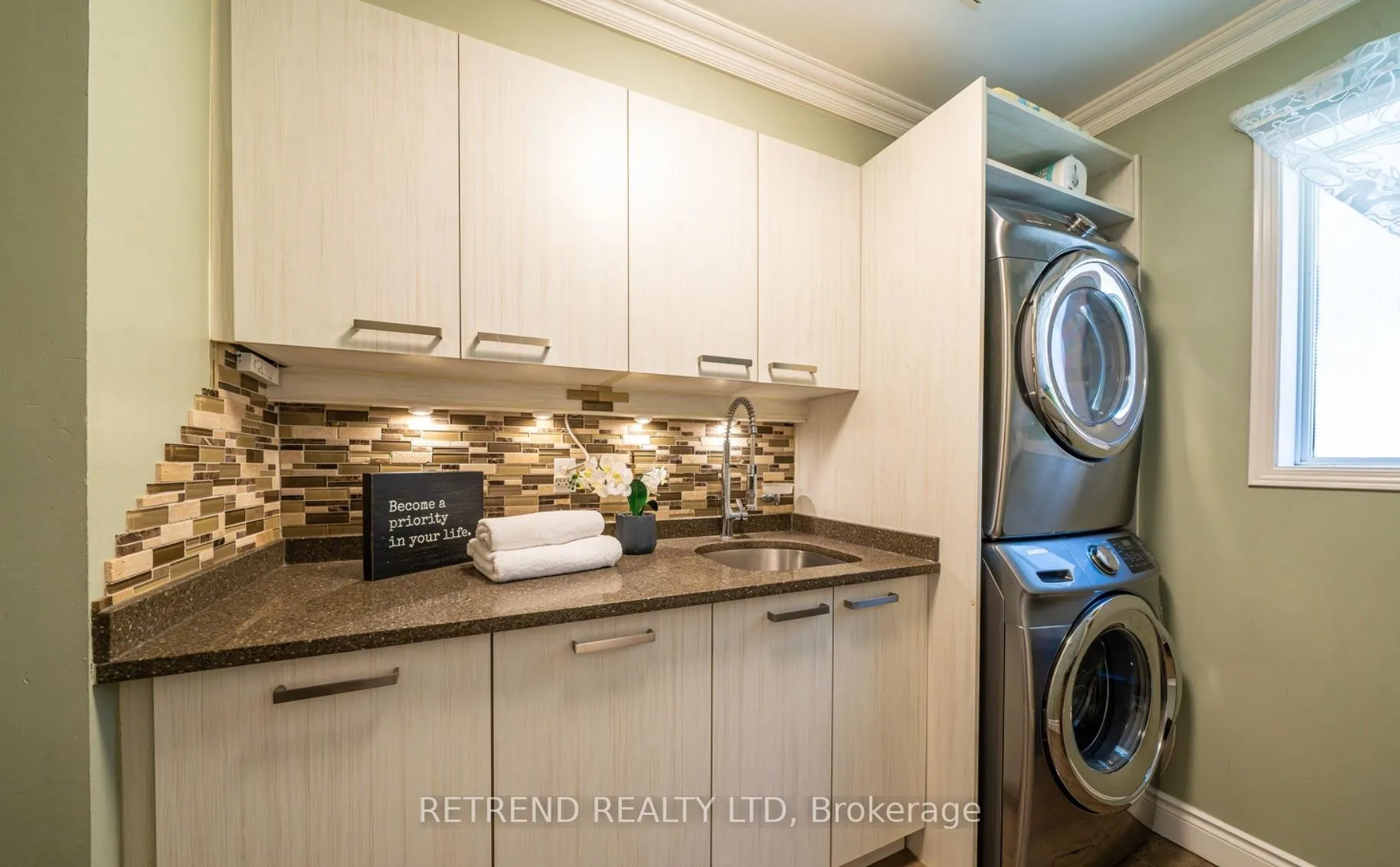 Photo 5 of 72 Monteith Crescent, Vaughan, Maple — HOMEH