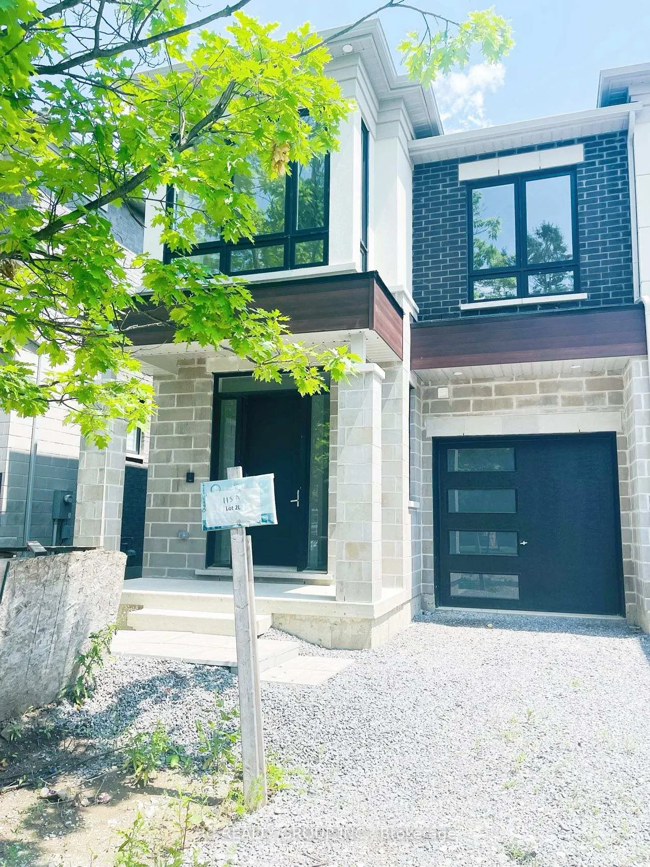 Photo 1 of 115A Bond Crescent, Richmond Hill, Oak Ridges — HOMEH