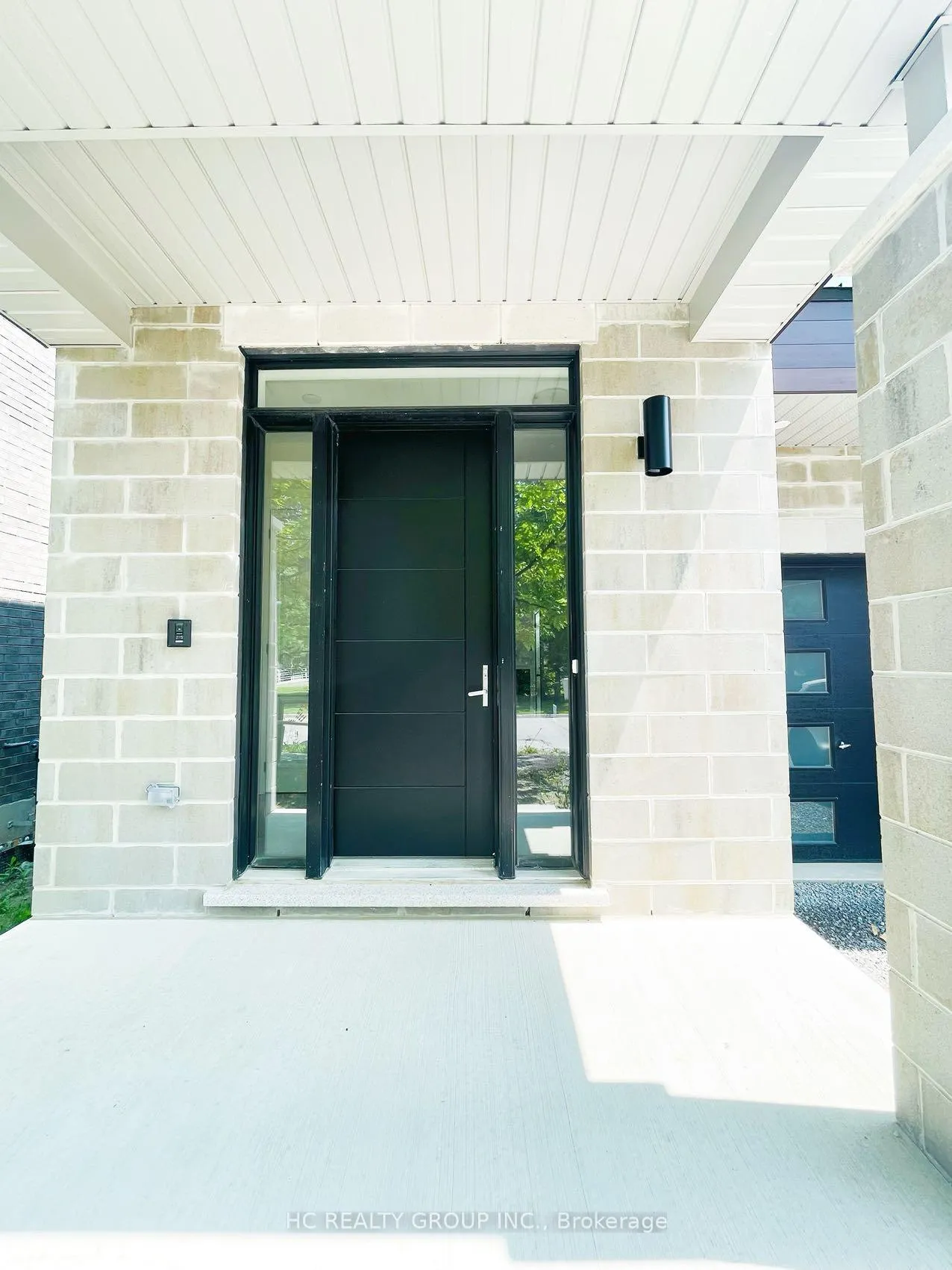 Photo 2 of 115A Bond Crescent, Richmond Hill, Oak Ridges — HOMEH